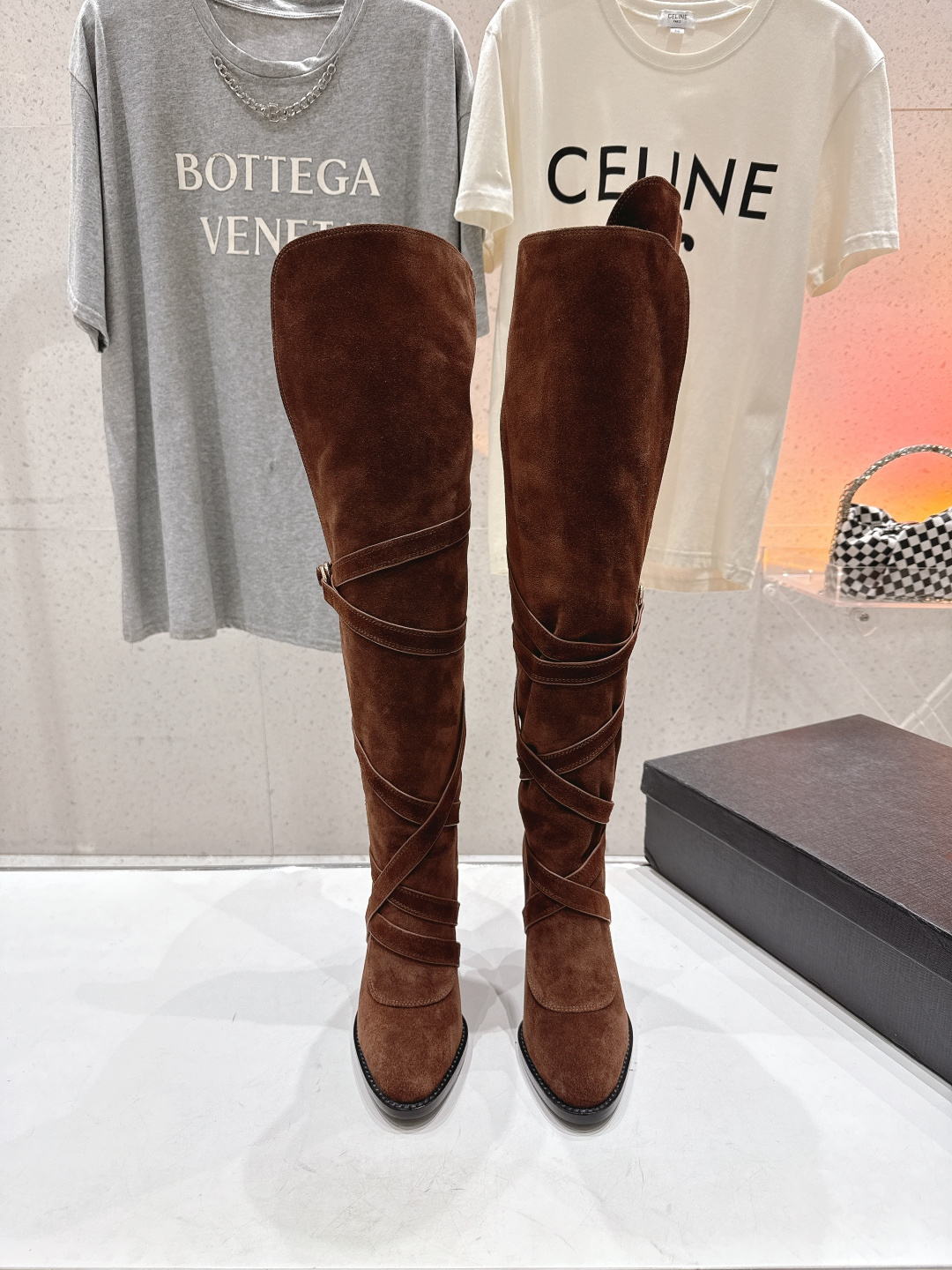 NO:646470,The high version of Saint Laurent F030 YSL 2025ss new slim leg artifact high-heeled boots for autumn and winter is so beautiful that it is so beautiful and high-end that I just want to collect it. The beautiful lines lengthen the curve of your legs, allowing you to walk with wind, fashionable and versatile!  Super elegant, imported high-mercerized suede upper, imported lambskin lining and foot pads, 9.5cm heel height, Italian genuine leather outsole, size 35-39 (40.41 customized, non-refundable), boots, saint laurent, saint laurent, saint laurent, boots, sheepskin, Leather soles19860909高版本  Saint Laurent 圣罗兰F030 YSL 2025ss秋冬新款瘦腿神器高跟长靴 实物美到炸太美太高级 只想收藏起来 优美线条拉长你的腿部曲线,让你走路都带风,时尚又百搭！超级有气质 鞋面进口高丝光反绒皮 内里和垫脚进口小羊皮 跟高9.5cm 大底意大利真皮大底 码数35-39（40.41定制不退换）,靴子,saint laurent,saint laurent,saint laurent,boots,sheepskin,Leather soles,Women's Shoes