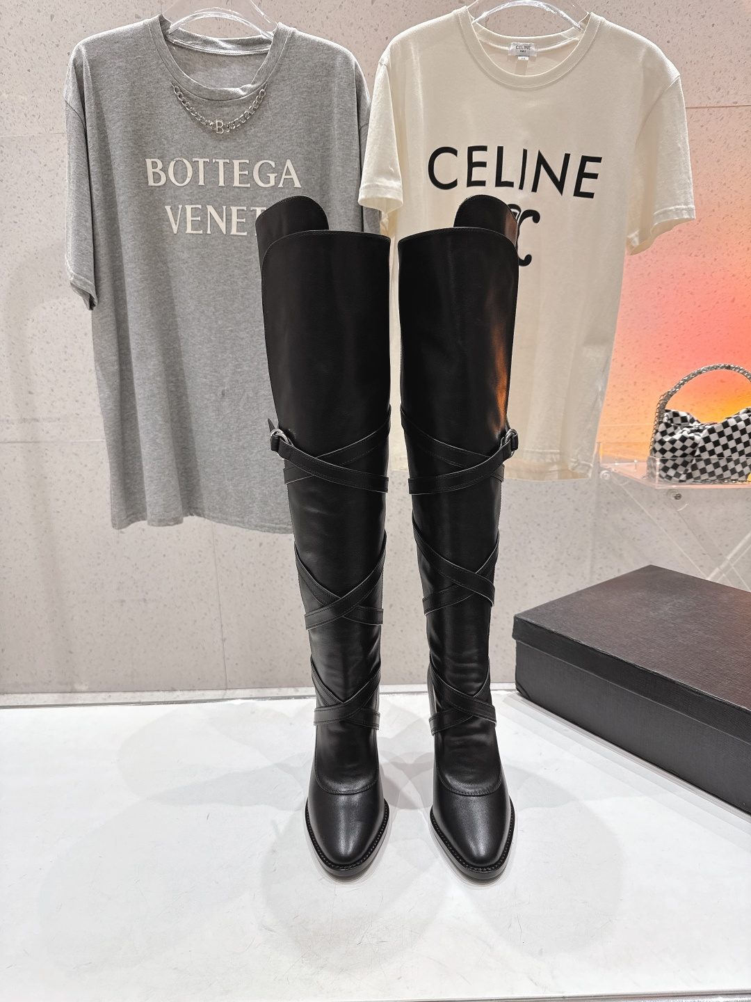 NO:646472,The high version of Saint Laurent F030 YSL 2025ss new slim leg artifact high-heeled boots for autumn and winter is so beautiful that it is so beautiful and high-end that I just want to collect it. The beautiful lines lengthen the curve of your legs, allowing you to walk with wind, fashionable and versatile!  Super classy, ​​imported first-layer calfskin for the upper, imported lambskin for the lining and feet, 9.5cm heel height, Italian genuine leather outsole, size 35-39 (40.41 customized, non-refundable), boots, saint laurent, saint laurent, saint laurent, boots, cowhide, sheepskin, Leather soles19860909高版本  Saint Laurent 圣罗兰F030 YSL 2025ss秋冬新款瘦腿神器高跟长靴 实物美到炸太美太高级 只想收藏起来 优美线条拉长你的腿部曲线,让你走路都带风,时尚又百搭！超级有气质 鞋面进口头层小牛皮 内里和垫脚进口小羊皮 跟高9.5cm 大底意大利真皮大底 码数35-39（40.41定制不退换）,靴子,saint laurent,saint laurent,saint laurent,boots,cowhide,sheepskin,Leather soles,Women's Shoes