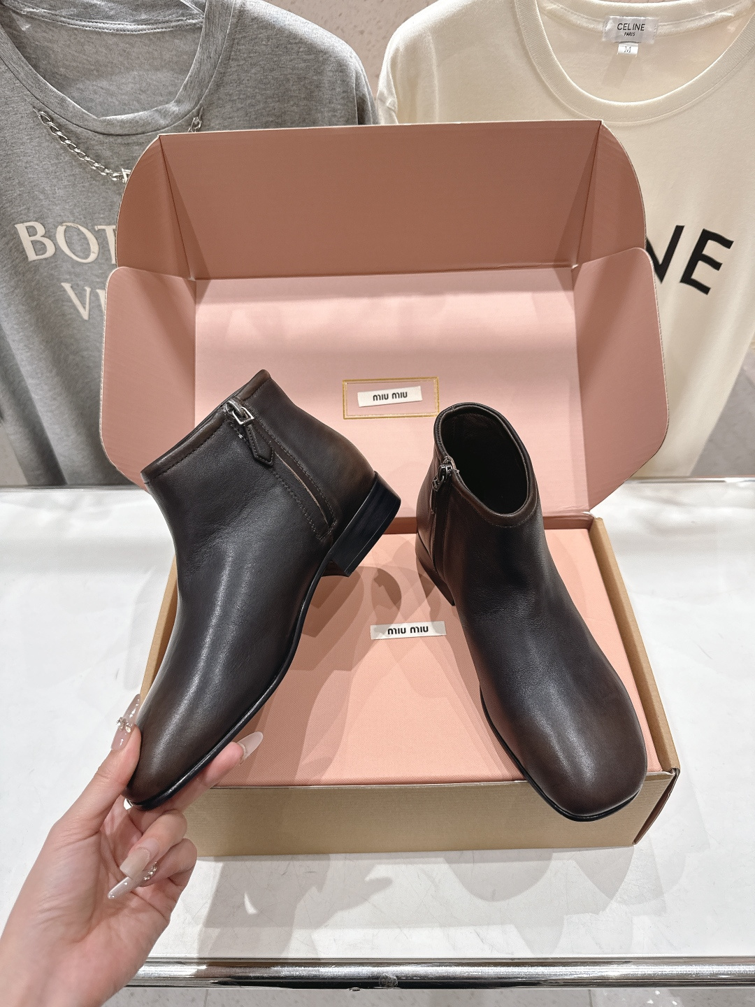 高版本出厂 MiuMiu*缪缪F028 2025ss秋冬新款平底短靴🍀🍀今年官网主推的爆款 这款上脚也是