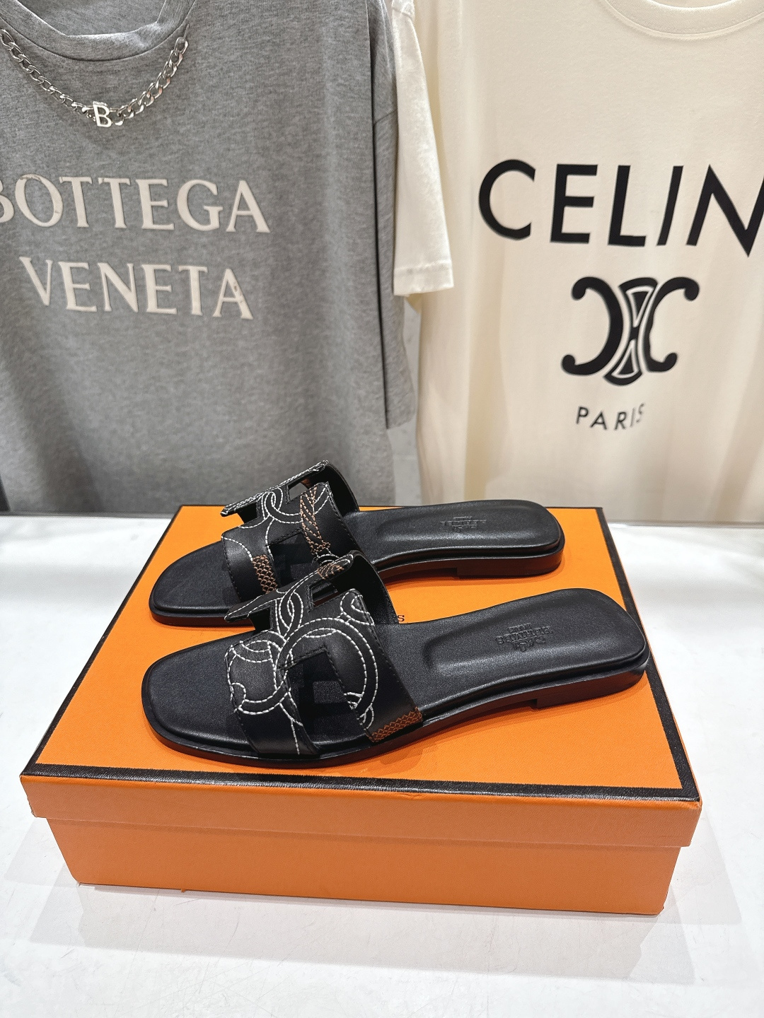 高版本出厂 HERMES*✈️爱马仕H家2026ss最新夏季升级版经典平底H拖鞋🇮🇹度假旅游必备神器#由