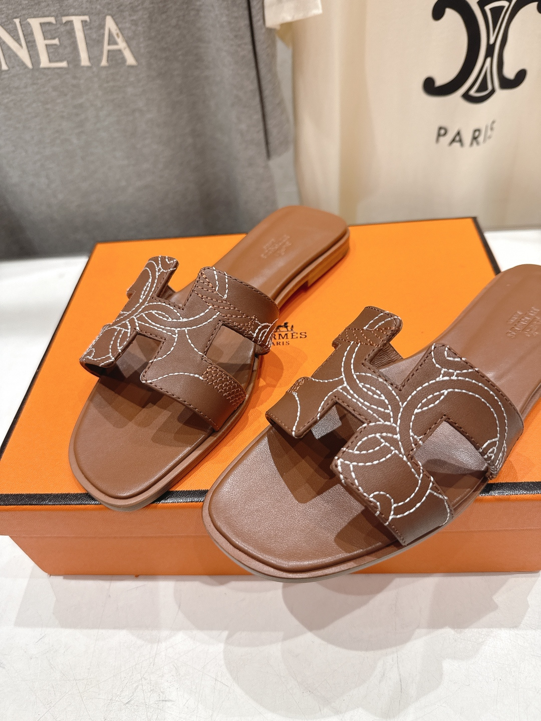 高版本出厂 HERMES*✈️爱马仕H家2026ss最新夏季升级版经典平底H拖鞋🇮🇹度假旅游必备神器#由