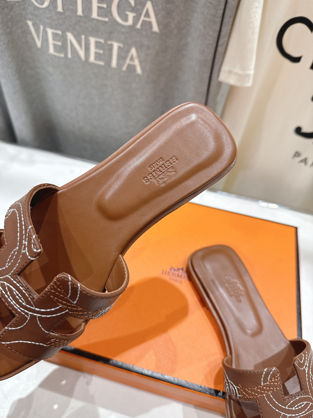 高版本出厂 HERMES*✈️爱马仕H家2026ss最新夏季升级版经典平底H拖鞋🇮🇹度假旅游必备神器#由