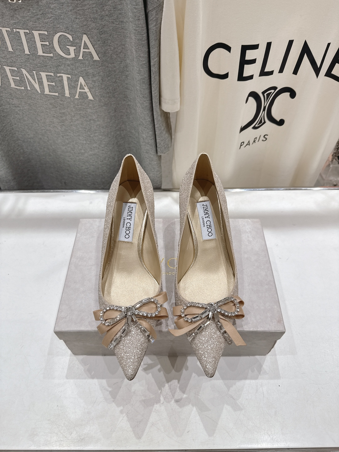 NO:646430,High version JIMMY CHOO*｜JC/Jimmy Zhou 2026ss summer new high-heeled fashion shoes and single shoes. Original last, perfect lines, simple and elegant, thick heels that show temperament on the feet, comfortable and versatile, and can also lengthen the legs, make the legs taller, slimmer and longer. JC is the best at girls, sweet, and adds seductive sexiness. The fabric is imported Grete, the lining is imported crystal sheepskin, the sole is Italian leather outsole, the heel height is 6.5cm  Size 35-39 (40 41 42 custom-made, non-refundable), high heels, jimmy choo, jimmy choo, high heels, sheepskin, Leather soles19860909高版本  JIMMY CHOO*｜JC/吉米周2026ss夏季新款高跟鞋时装鞋单鞋 原版套楦,完美的线条,简约大气上脚显气质粗跟舒适百搭,还能拉长双腿显高显瘦显腿长,JC最擅长的女生甜美,更是添加了诱惑的性感 面料进口格力特 内里进口水晶羊皮 鞋底意大利真皮大底 跟高6.5cm跟高 尺码35-39（40 41 42 订做不退换）,高跟鞋单鞋,jimmy choo,jimmy choo,high heels,sheepskin,Leather soles,Women's Shoes