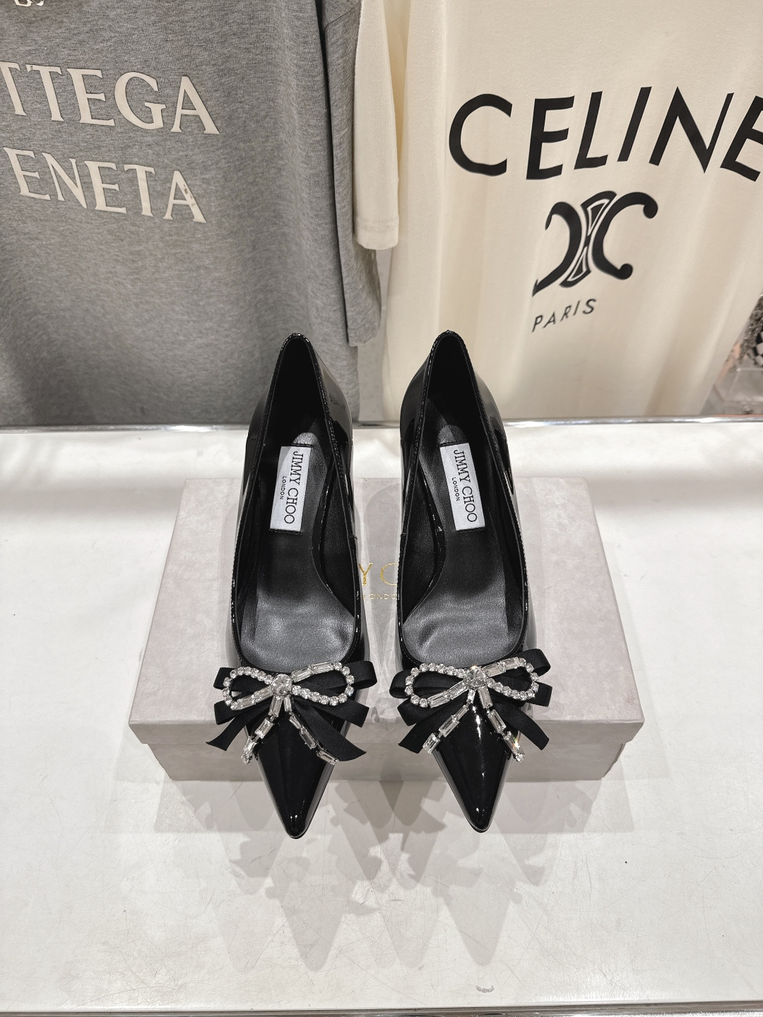 NO:646436,High version JIMMY CHOO*｜JC/Jimmy Zhou 2026ss summer new high-heeled fashion shoes and shoes. Original last, perfect lines, simple and elegant, thick heels that show temperament on the feet, comfortable and versatile, and can also lengthen the legs, make the legs taller, slimmer and longer. JC is the best at girls, sweet, and adds seductive sexiness. The fabric is imported patent leather. The lining is imported crystal sheepskin. The sole is Italian leather outsole. The heel height is 6.5cm.  Size 35-39 (40 41 42 custom-made, non-refundable), high heels, jimmy choo, jimmy choo, high heels, sheepskin, Leather soles19860909高版本  JIMMY CHOO*｜JC/吉米周2026ss夏季新款高跟鞋时装鞋单鞋 原版套楦,完美的线条,简约大气上脚显气质粗跟舒适百搭,还能拉长双腿显高显瘦显腿长,JC最擅长的女生甜美,更是添加了诱惑的性感 面料进口漆皮 内里进口水晶羊皮 鞋底意大利真皮大底 跟高6.5cm跟高 尺码35-39（40 41 42 订做不退换）,高跟鞋单鞋,jimmy choo,jimmy choo,high heels,sheepskin,Leather soles,Women's Shoes