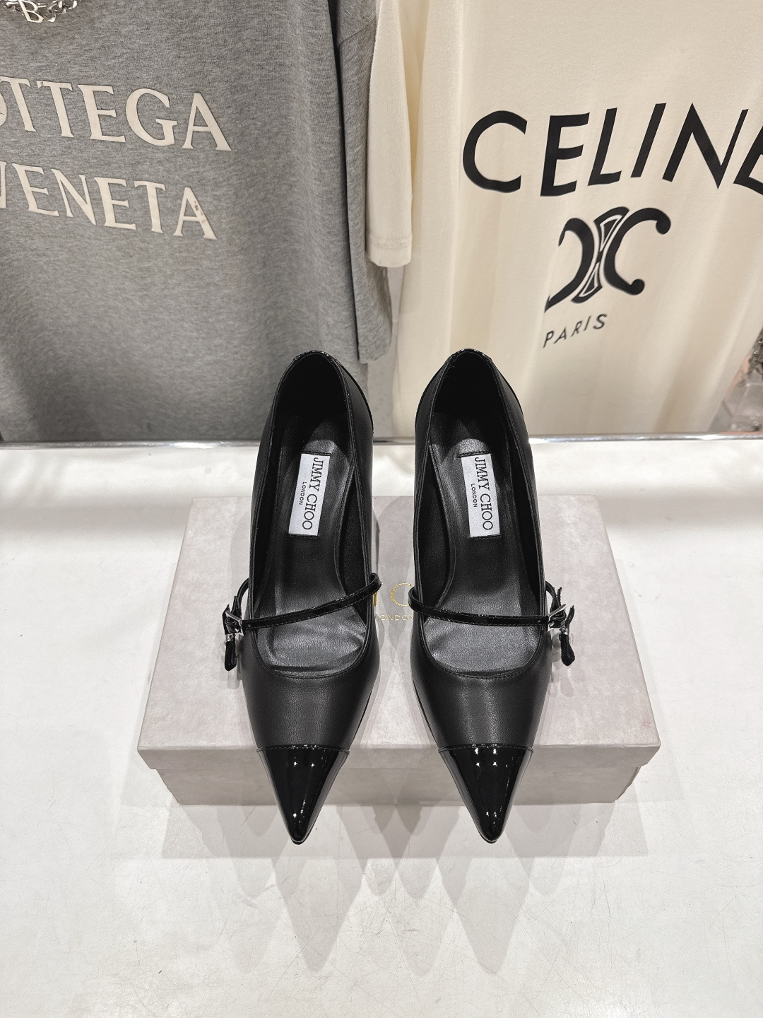 NO:646442,High version JIMMY CHOO*｜JC/Jimmy Zhou 2026ss summer new high-heeled fashion shoes and single shoes. Original last, perfect lines, simple and elegant, thick heels that show temperament on the feet, comfortable and versatile, and can also lengthen the legs to make the legs taller, slimmer and longer. JC is the best at girls, sweet, and it adds seductive sexiness. The fabric is imported sheepskin. The lining is imported crystal sheepskin. The sole is Italian leather outsole. The heel height is 6.5cm.  Size 35-39 (40 41 42 custom-made, non-refundable), high heels, jimmy choo, jimmy choo, high heels, sheepskin, Leather soles19860909高版本  JIMMY CHOO*｜JC/吉米周2026ss夏季新款高跟鞋时装鞋单鞋 原版套楦,完美的线条,简约大气上脚显气质粗跟舒适百搭,还能拉长双腿显高显瘦显腿长,JC最擅长的女生甜美,更是添加了诱惑的性感 面料进口羊皮 内里进口水晶羊皮 鞋底意大利真皮大底 跟高6.5cm跟高 尺码35-39（40 41 42 订做不退换）,高跟鞋单鞋,jimmy choo,jimmy choo,high heels,sheepskin,Leather soles,Women's Shoes