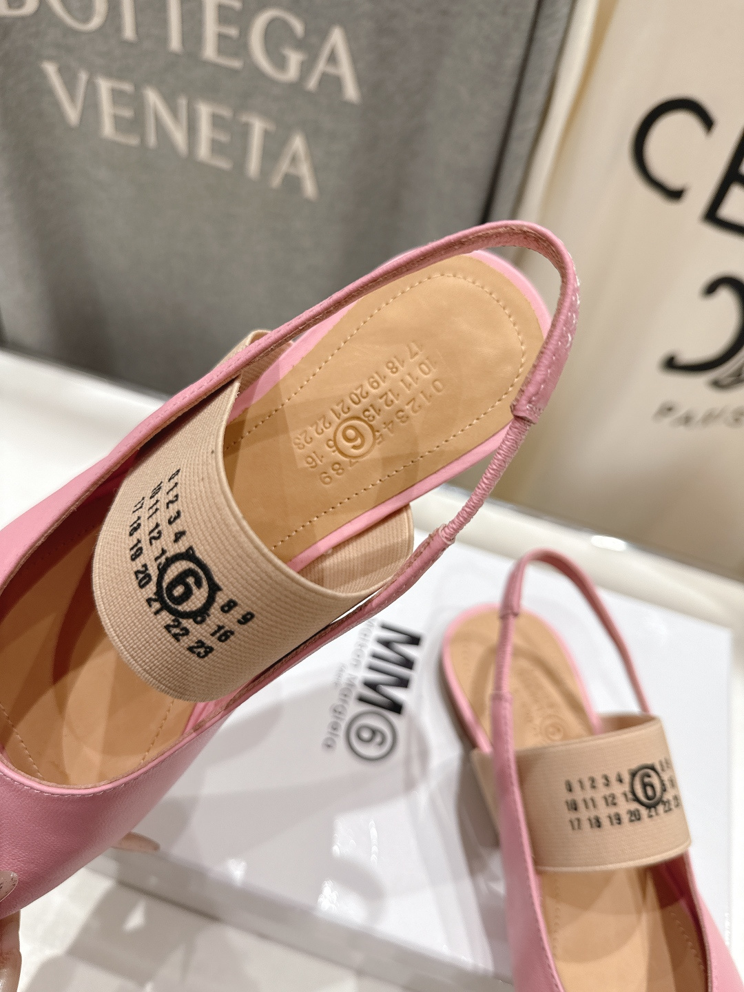 高版本出厂 MM6马吉拉F055 2026ss春夏新品玛丽珍平底鞋芭蕾舞鞋鱼嘴凉鞋舒适度不用说 肯定会很