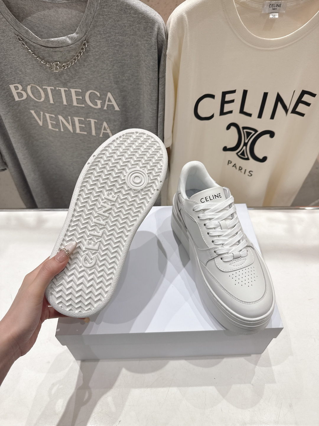 高版本出厂 厚底 CELINE*思琳赛琳F037 2026ss新款徽标系带厚底休闲鞋小白鞋简单舒服，干净