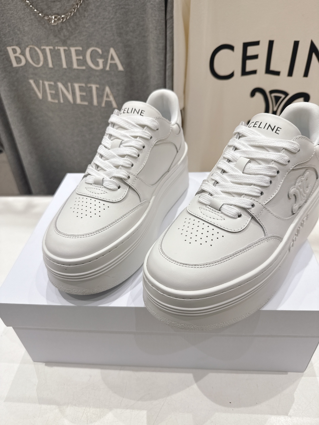 高版本出厂 厚底 CELINE*思琳赛琳F037 2026ss新款徽标系带厚底休闲鞋小白鞋简单舒服，干净