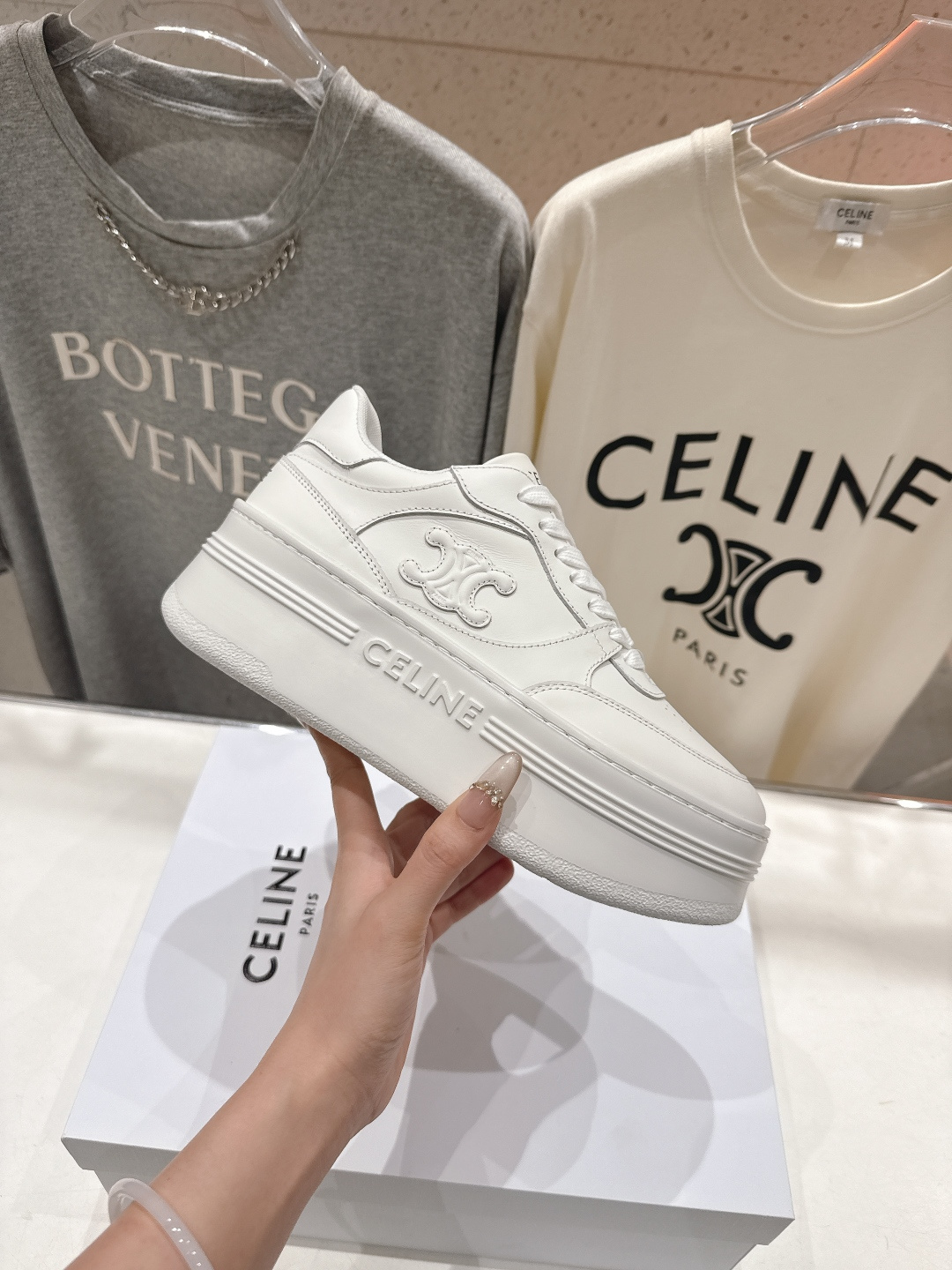 高版本出厂 厚底 CELINE*思琳赛琳F037 2026ss新款徽标系带厚底休闲鞋小白鞋简单舒服，干净