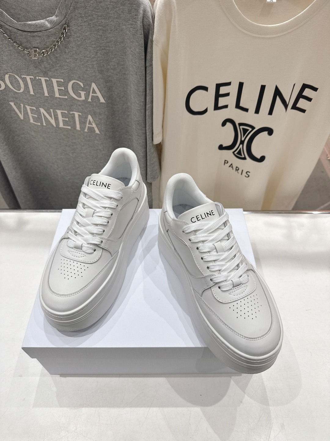 高版本出厂 厚底 CELINE*思琳赛琳F037 2026ss新款徽标系带厚底休闲鞋小白鞋简单舒服，干净