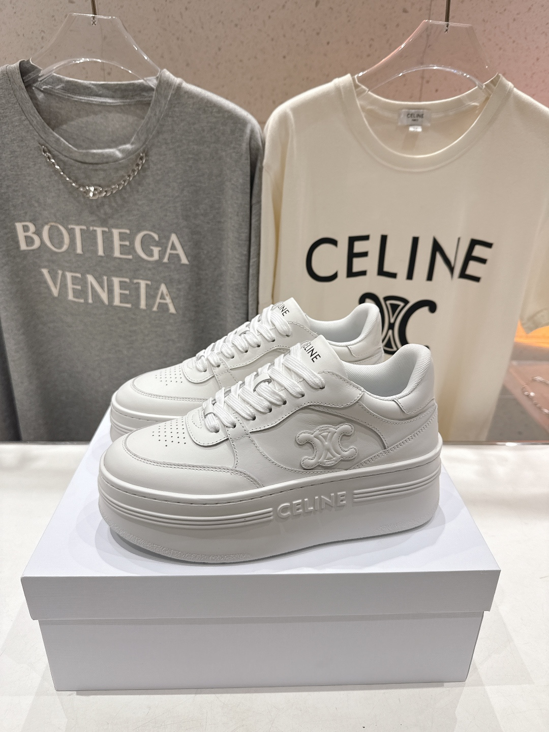 高版本出厂 厚底 CELINE*思琳赛琳F037 2026ss新款徽标系带厚底休闲鞋小白鞋简单舒服，干净