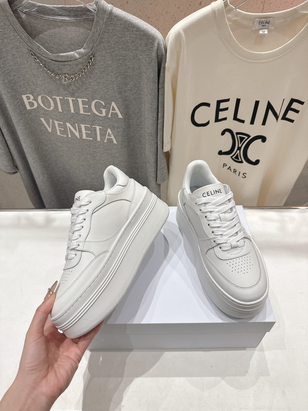 高版本出厂 厚底 CELINE*思琳赛琳F037 2026ss新款徽标系带厚底休闲鞋小白鞋简单舒服，干净