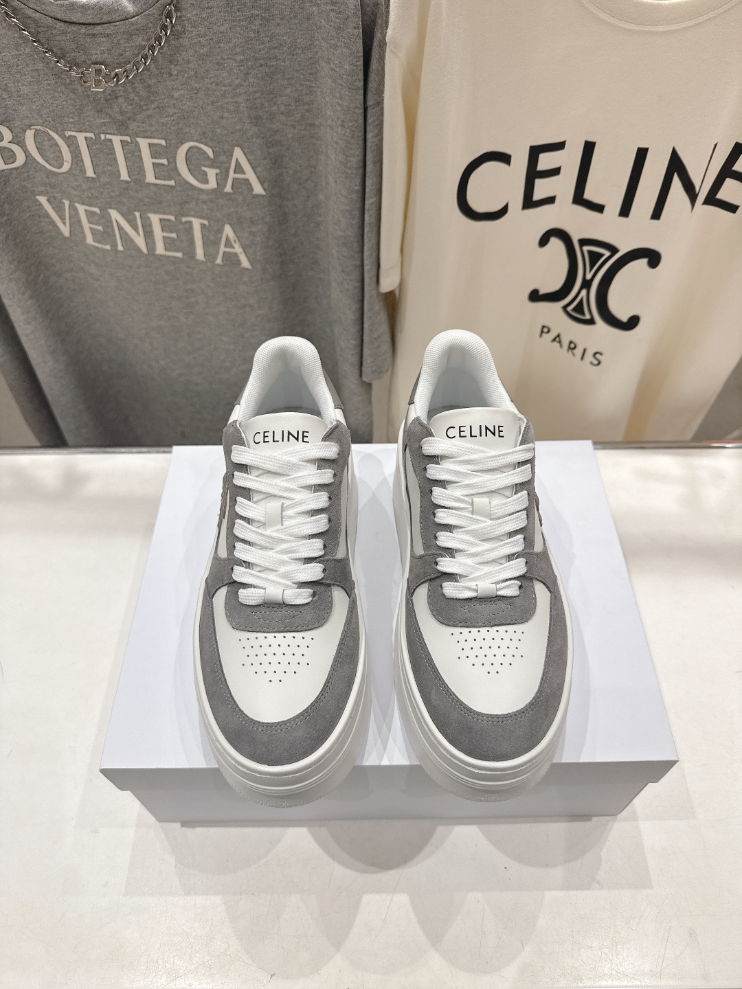 高版本出厂 厚底 CELINE*思琳赛琳F037 2026ss新款徽标系带厚底休闲鞋小白鞋简单舒服，干净