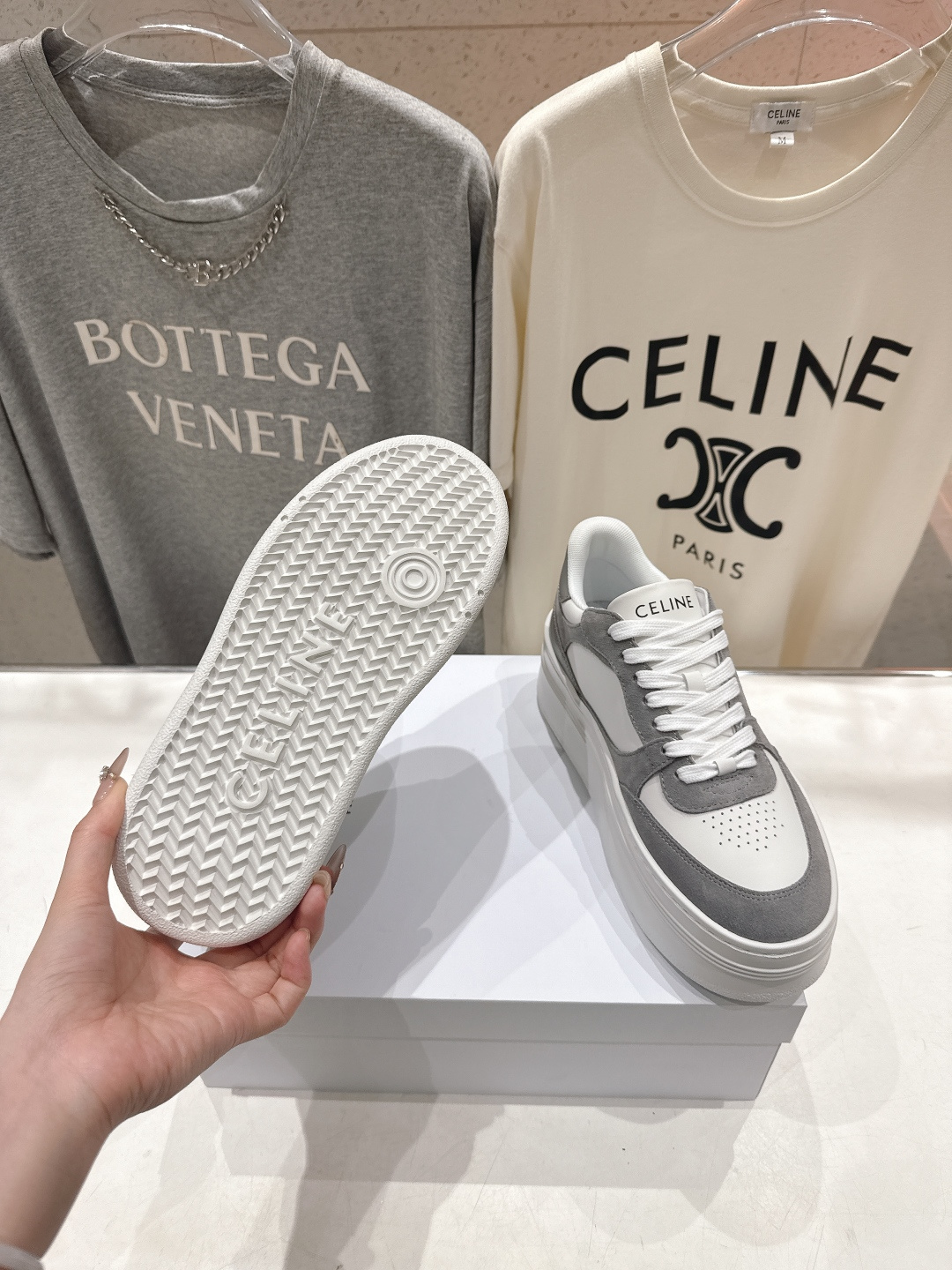 高版本出厂 厚底 CELINE*思琳赛琳F037 2026ss新款徽标系带厚底休闲鞋小白鞋简单舒服，干净