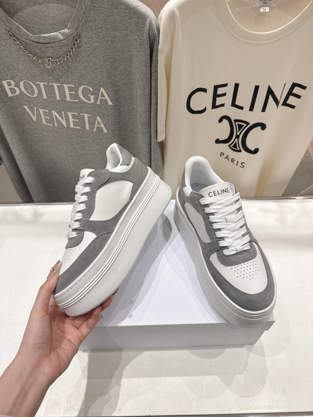 高版本出厂 厚底 CELINE*思琳赛琳F037 2026ss新款徽标系带厚底休闲鞋小白鞋简单舒服，干净