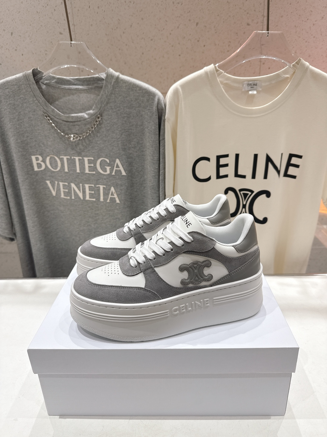 高版本出厂 厚底 CELINE*思琳赛琳F037 2026ss新款徽标系带厚底休闲鞋小白鞋简单舒服，干净