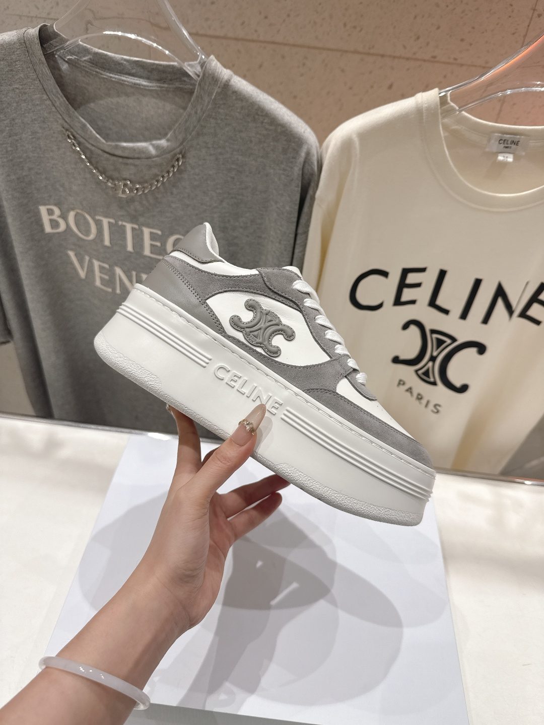 高版本出厂 厚底 CELINE*思琳赛琳F037 2026ss新款徽标系带厚底休闲鞋小白鞋简单舒服，干净