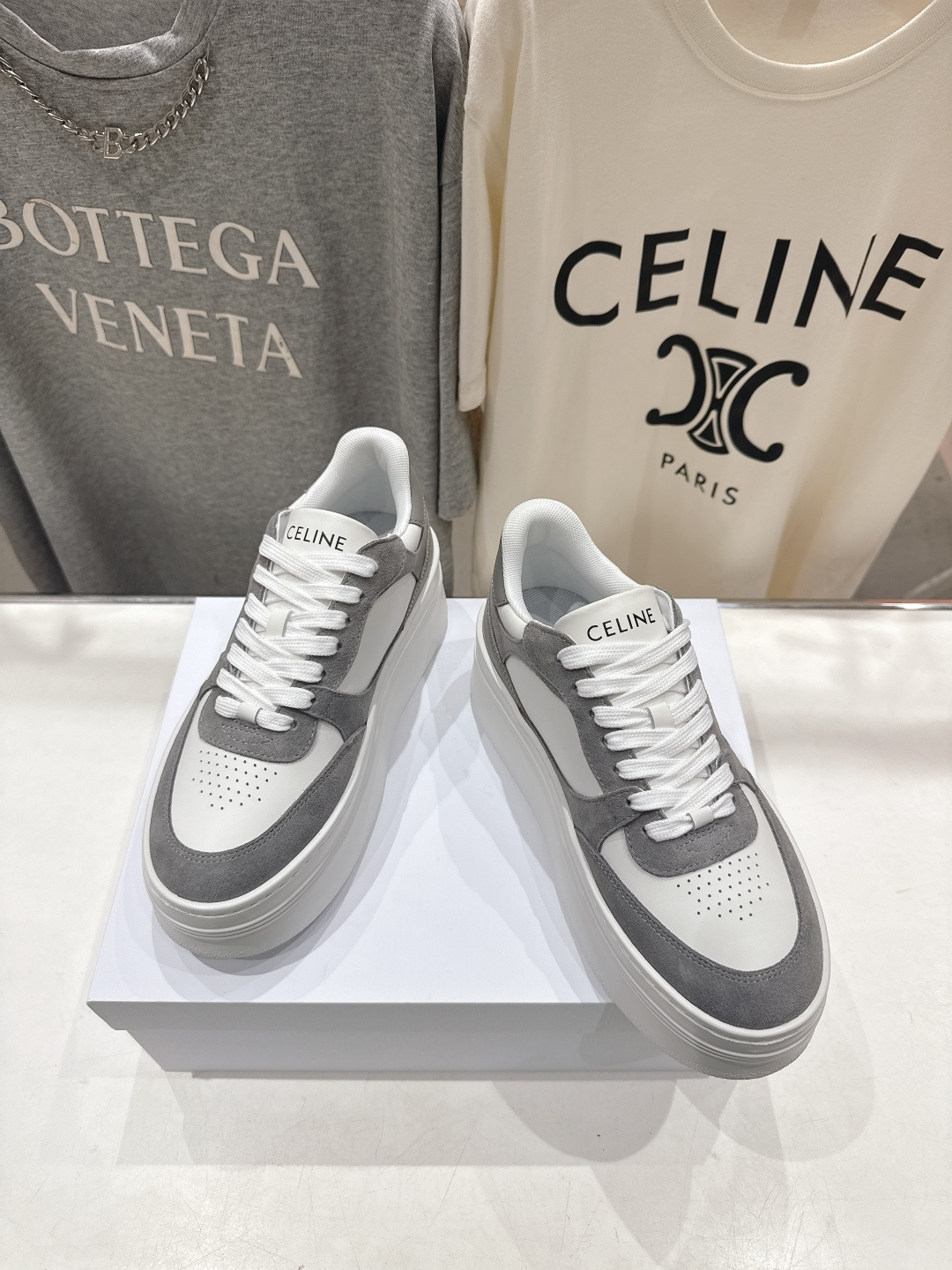 高版本出厂 厚底 CELINE*思琳赛琳F037 2026ss新款徽标系带厚底休闲鞋小白鞋简单舒服，干净