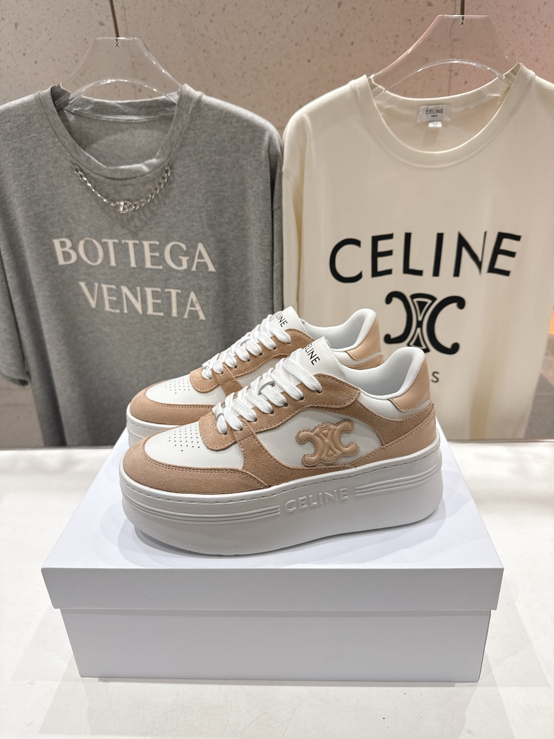 高版本出厂 厚底 CELINE*思琳赛琳F037 2026ss新款徽标系带厚底休闲鞋小白鞋简单舒服，干净