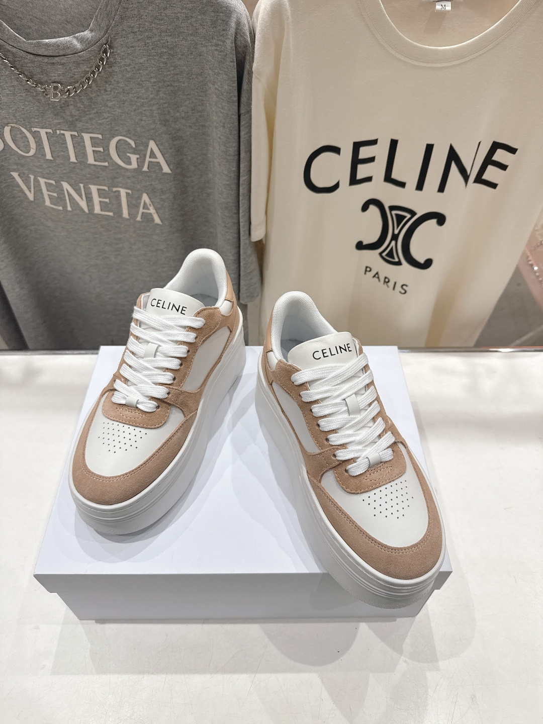 高版本出厂 厚底 CELINE*思琳赛琳F037 2026ss新款徽标系带厚底休闲鞋小白鞋简单舒服，干净
