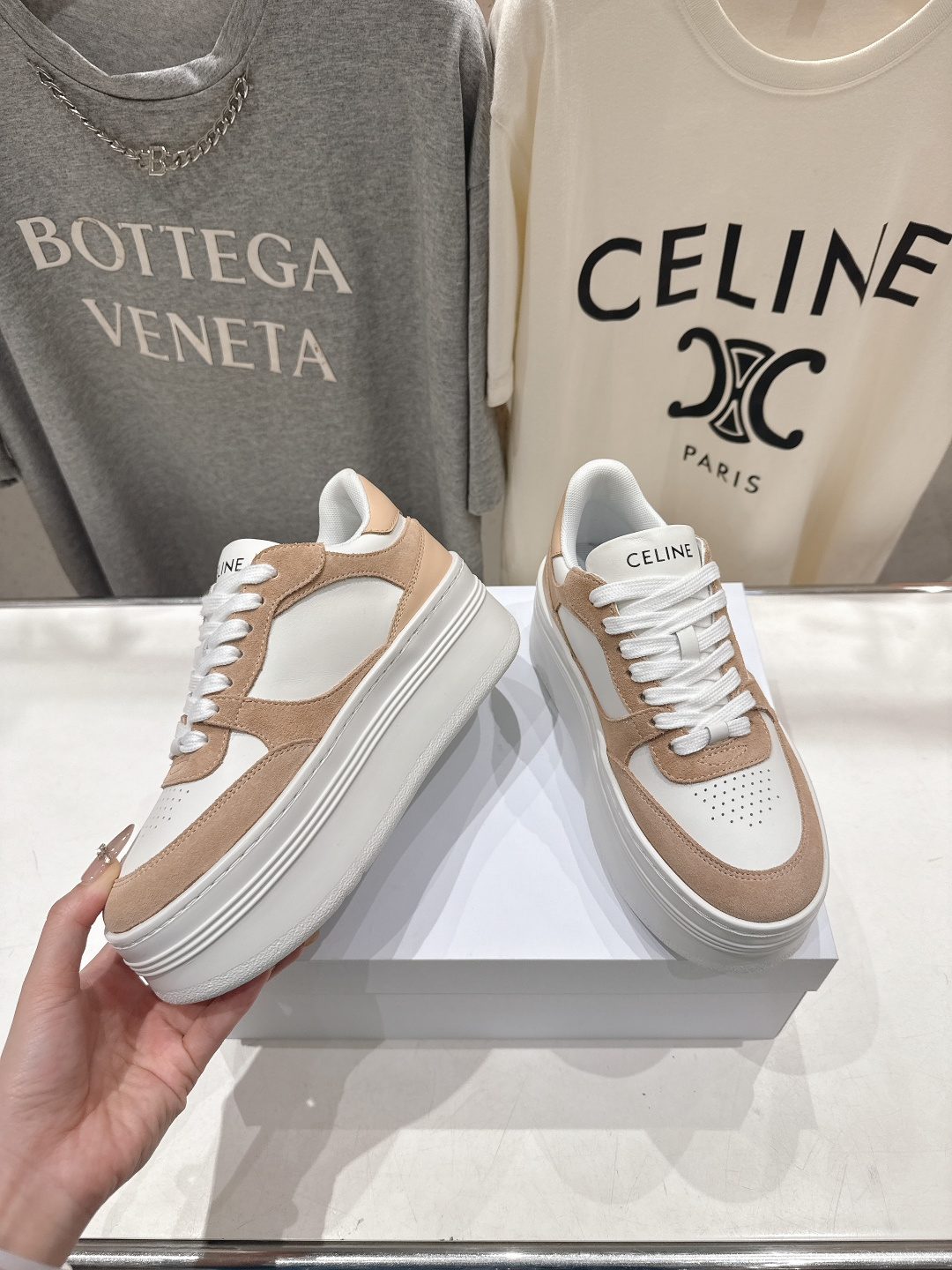 高版本出厂 厚底 CELINE*思琳赛琳F037 2026ss新款徽标系带厚底休闲鞋小白鞋简单舒服，干净