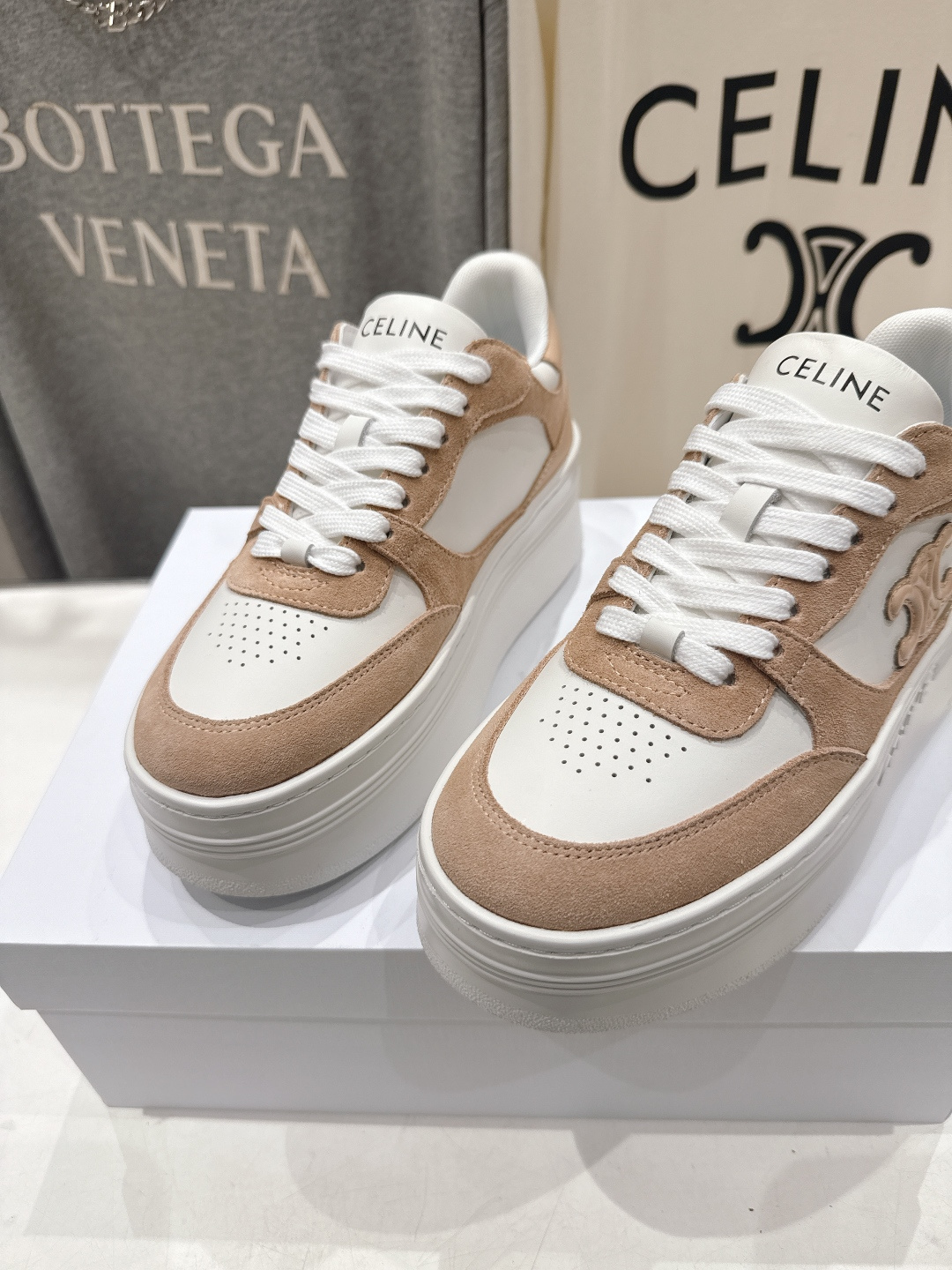 高版本出厂 厚底 CELINE*思琳赛琳F037 2026ss新款徽标系带厚底休闲鞋小白鞋简单舒服，干净