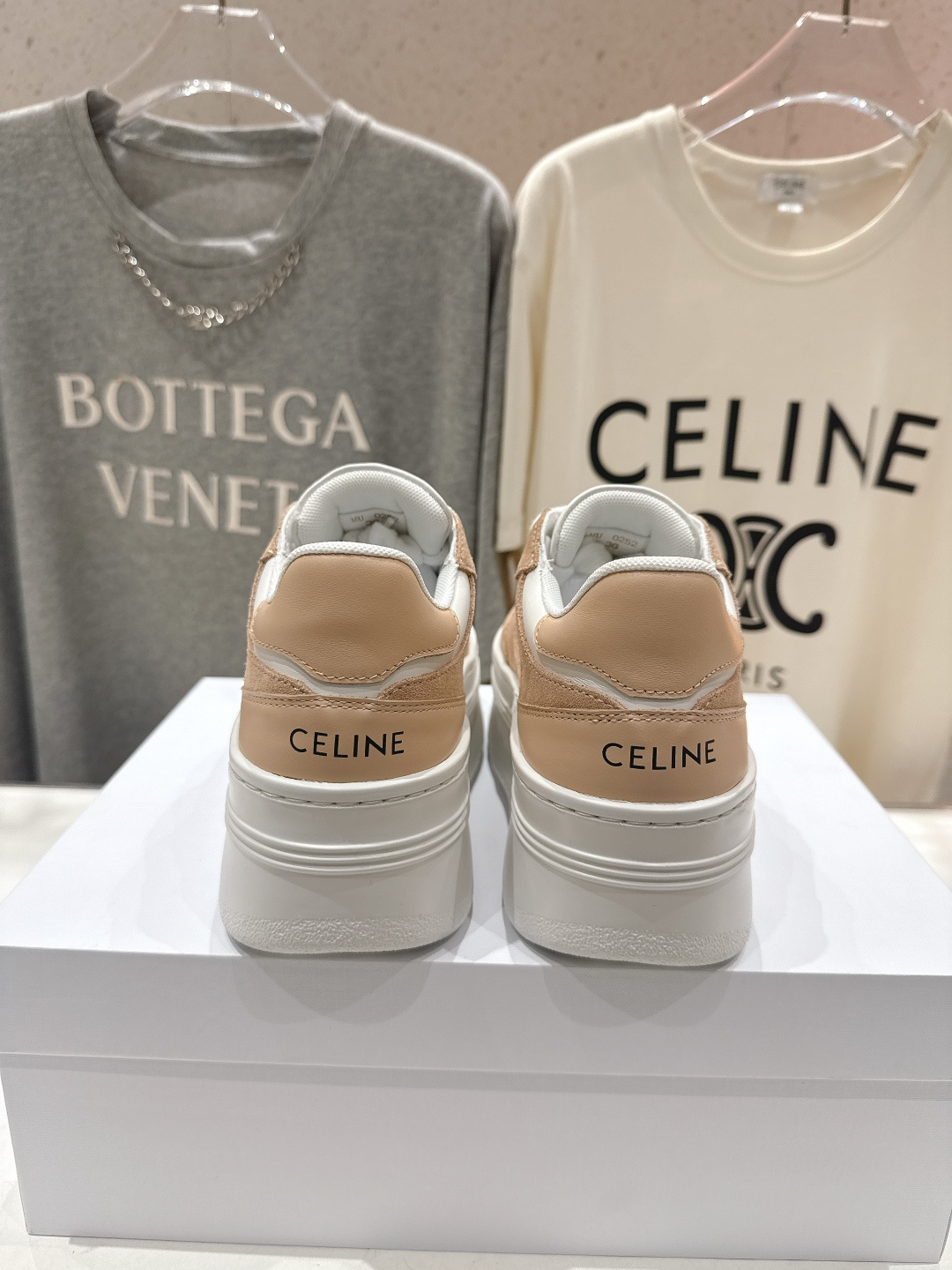 高版本出厂 厚底 CELINE*思琳赛琳F037 2026ss新款徽标系带厚底休闲鞋小白鞋简单舒服，干净