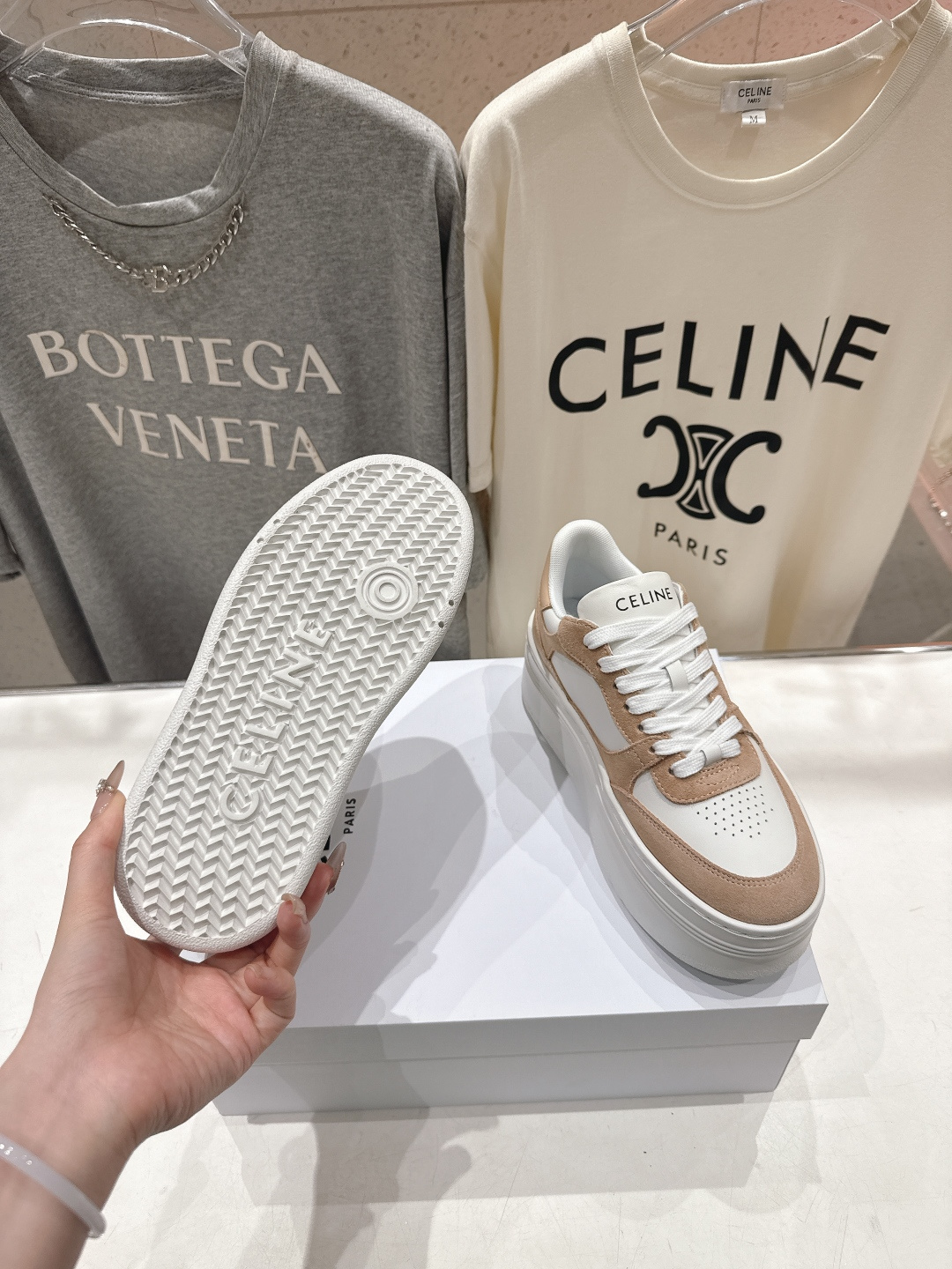 高版本出厂 厚底 CELINE*思琳赛琳F037 2026ss新款徽标系带厚底休闲鞋小白鞋简单舒服，干净