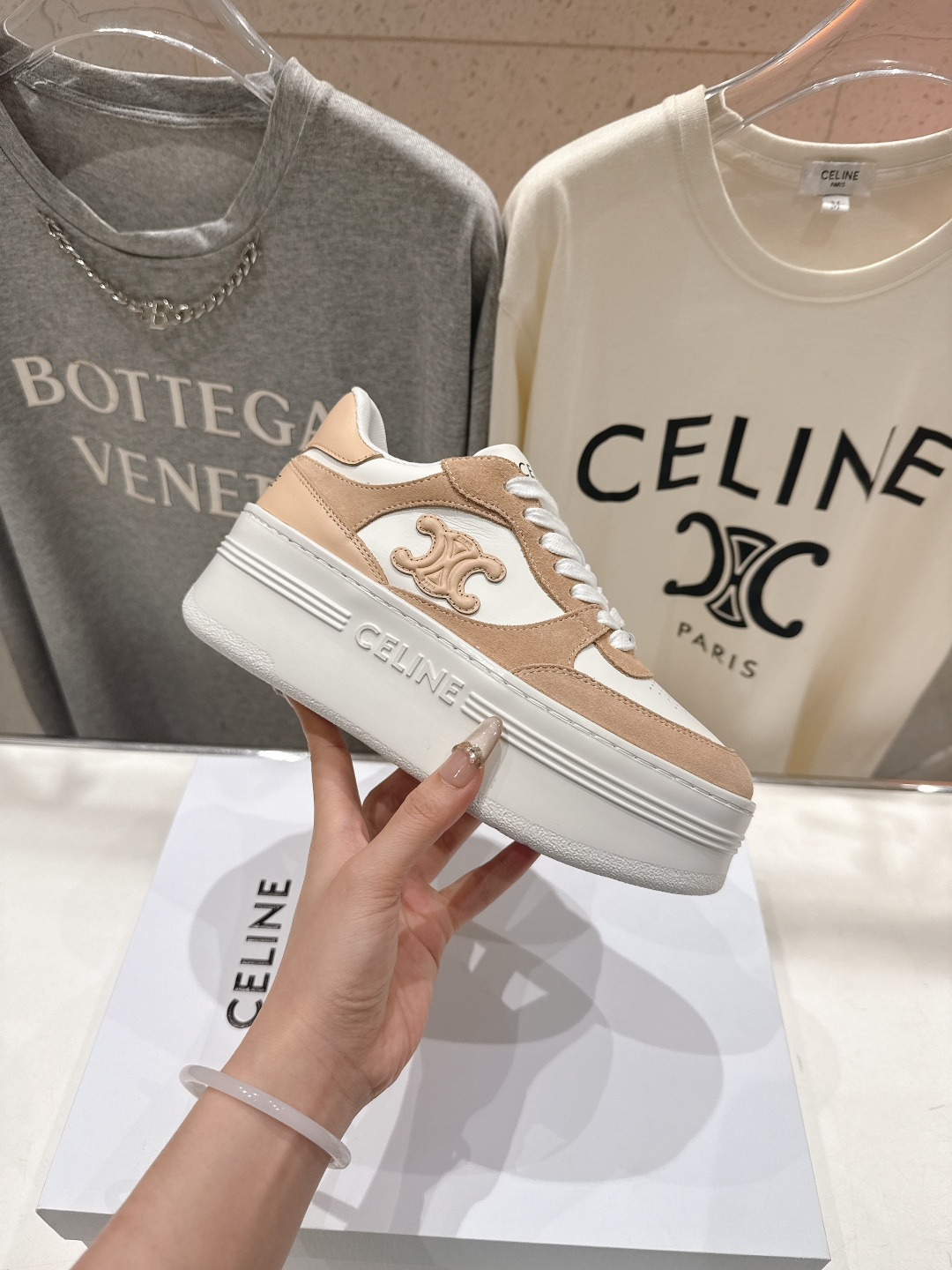 高版本出厂 厚底 CELINE*思琳赛琳F037 2026ss新款徽标系带厚底休闲鞋小白鞋简单舒服，干净