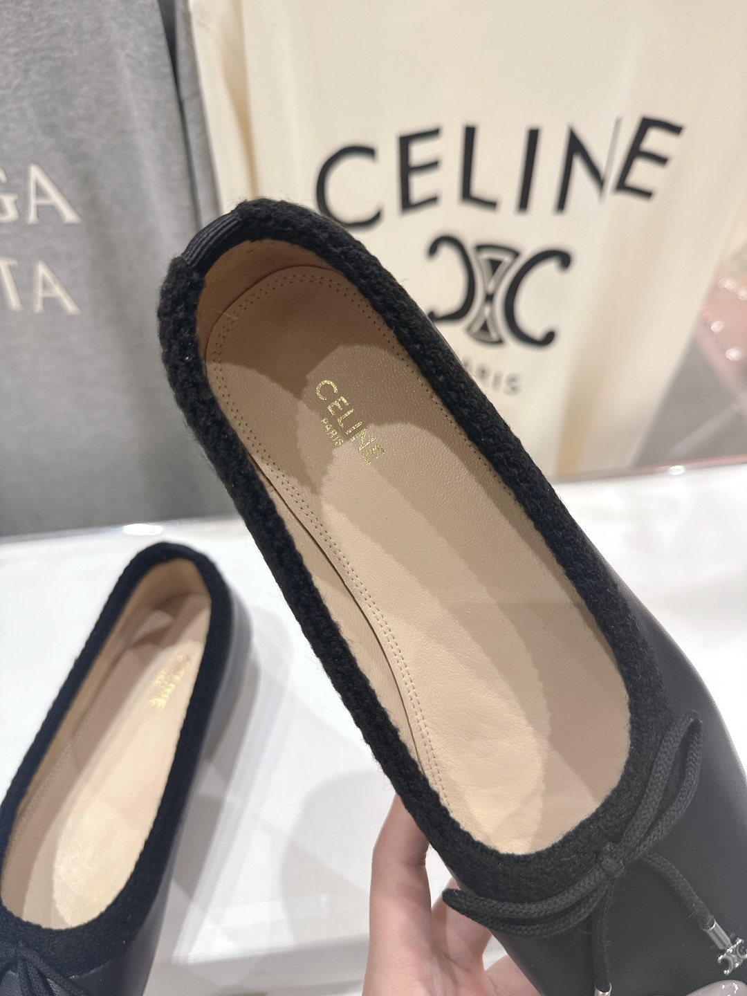高版本出厂 CELINE*赛琳F018 2026ss早春新款玛丽珍平底乐福鞋单鞋网红爆款来袭！各大网红抢
