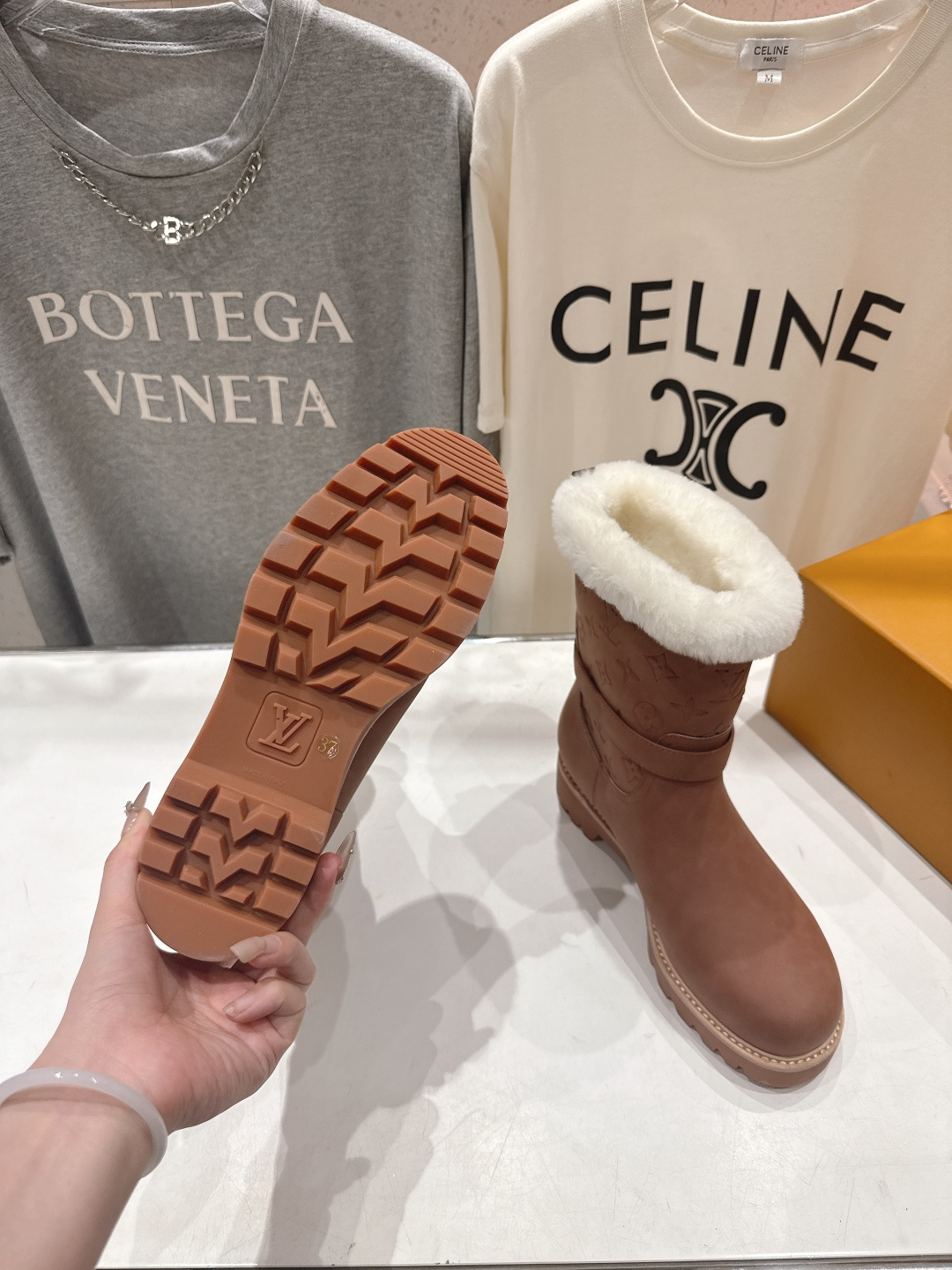 高版本出厂 LOUIS VUITTON ss25 LV驴牌秋冬新款厚底雪地靴保暖短靴LV冬季滑雪系列Mo