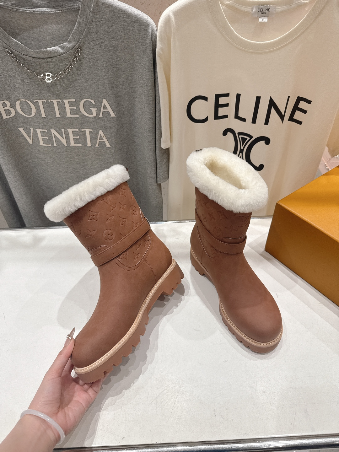 高版本出厂 LOUIS VUITTON ss25 LV驴牌秋冬新款厚底雪地靴保暖短靴LV冬季滑雪系列Mo