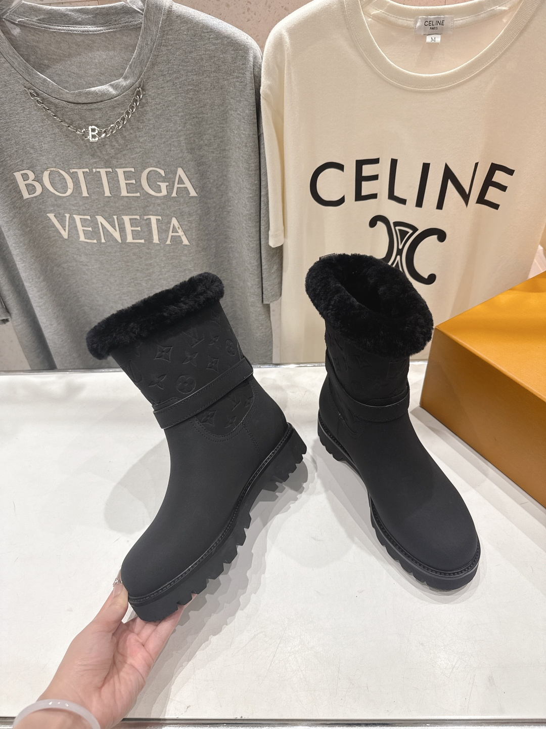 高版本出厂 LOUIS VUITTON ss25 LV驴牌秋冬新款厚底雪地靴保暖短靴LV冬季滑雪系列Mo