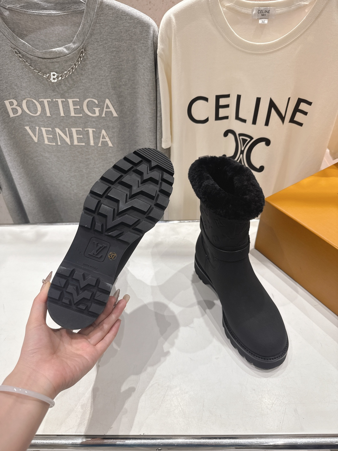 高版本出厂 LOUIS VUITTON ss25 LV驴牌秋冬新款厚底雪地靴保暖短靴LV冬季滑雪系列Mo