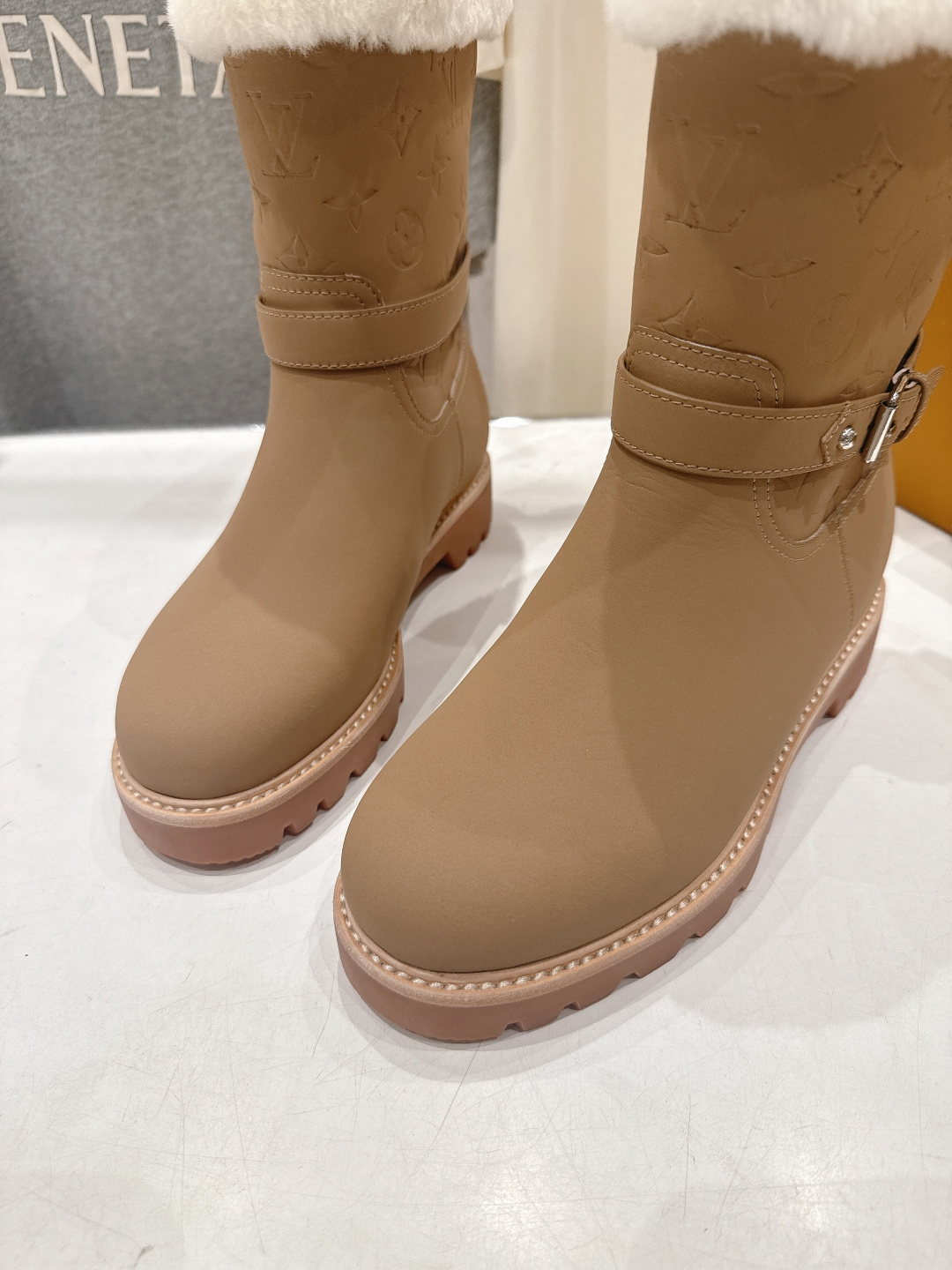 高版本出厂 LOUIS VUITTON ss25 LV驴牌秋冬新款厚底雪地靴保暖短靴LV冬季滑雪系列Mo