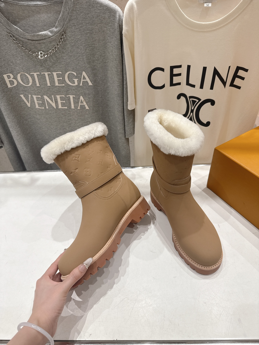 高版本出厂 LOUIS VUITTON ss25 LV驴牌秋冬新款厚底雪地靴保暖短靴LV冬季滑雪系列Mo