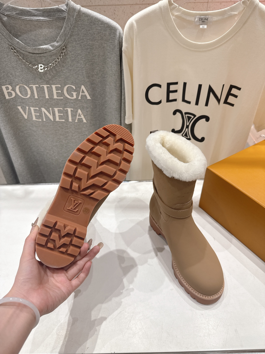 高版本出厂 LOUIS VUITTON ss25 LV驴牌秋冬新款厚底雪地靴保暖短靴LV冬季滑雪系列Mo