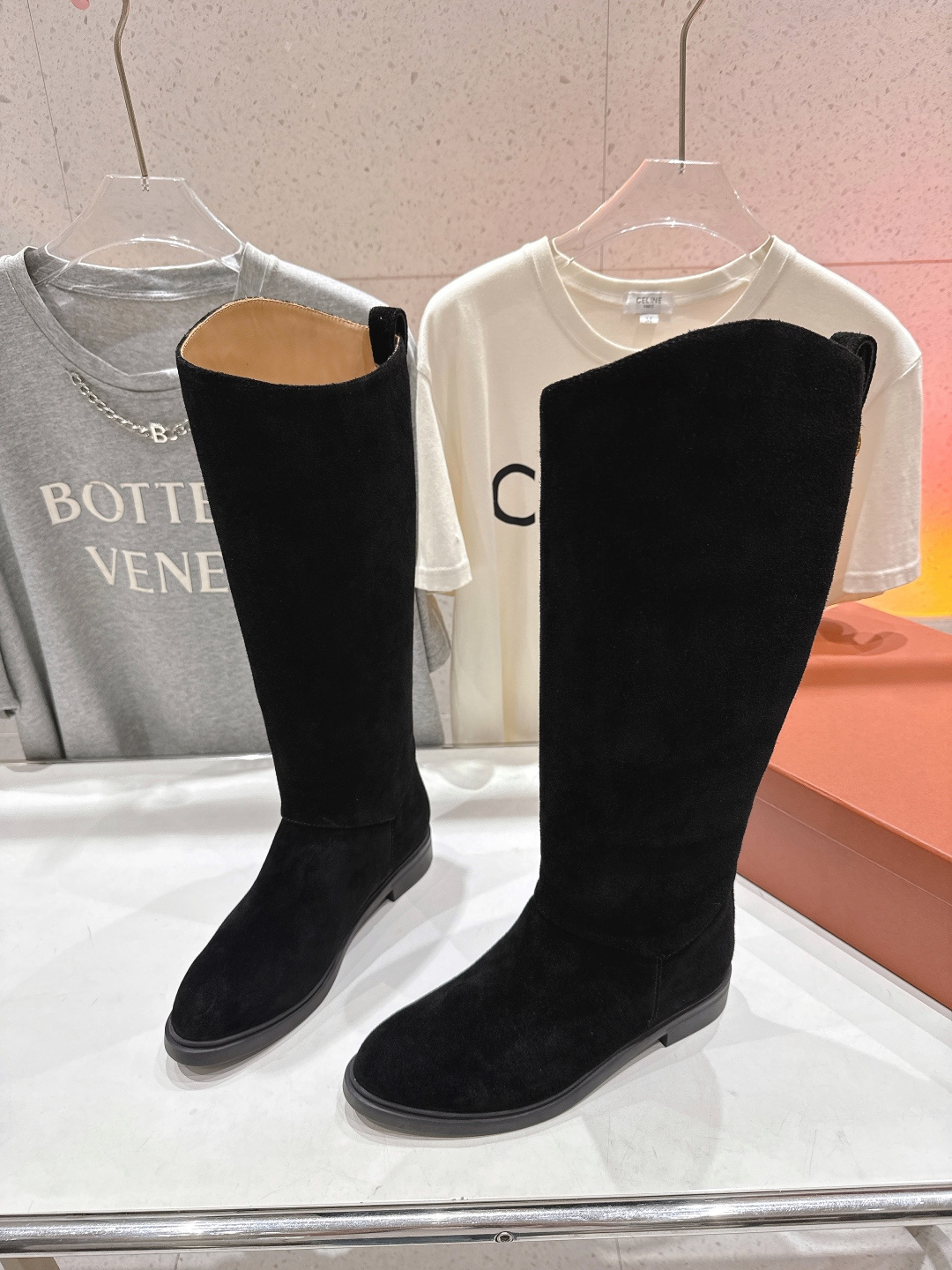 高版本出厂     Loropiana LP🌾诺悠翩雅F032 26ss秋冬新款切尔西长靴马丁靴 这款长靴采用头层牛皮制
