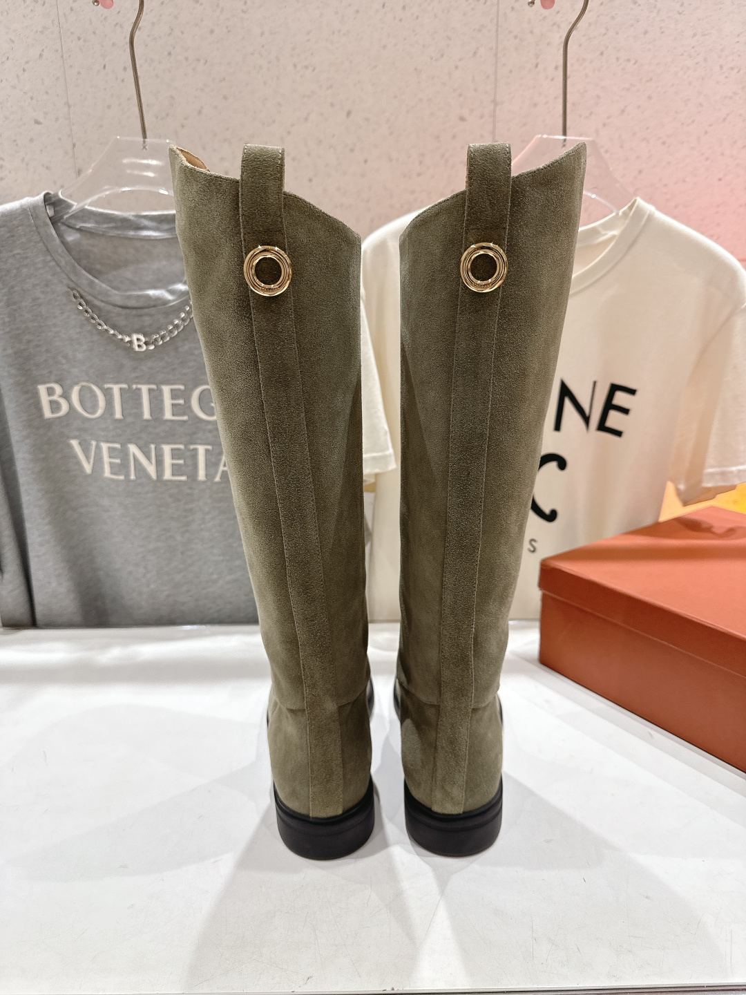 高版本出厂     Loropiana LP🌾诺悠翩雅F032 26ss秋冬新款切尔西长靴马丁靴 这款长靴采用头层牛皮制
