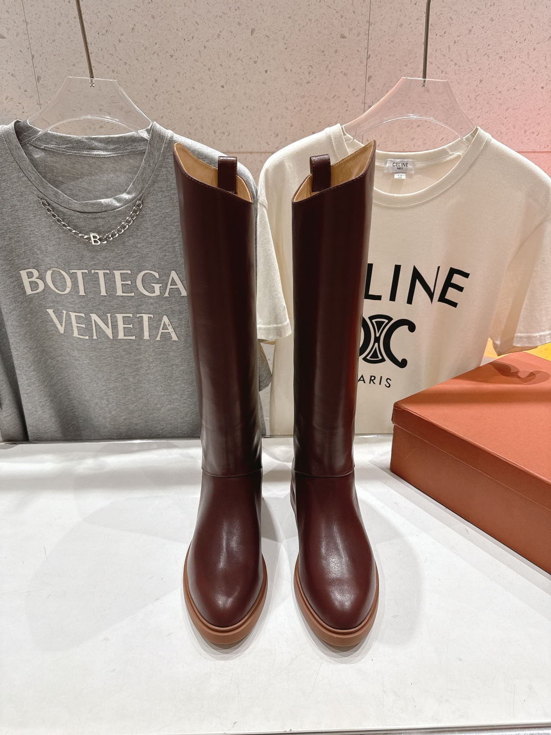 高版本出厂  皮面    Loropiana LP🌾诺悠翩雅F032 26ss秋冬新款切尔西长靴马丁靴 这款长靴采用头层