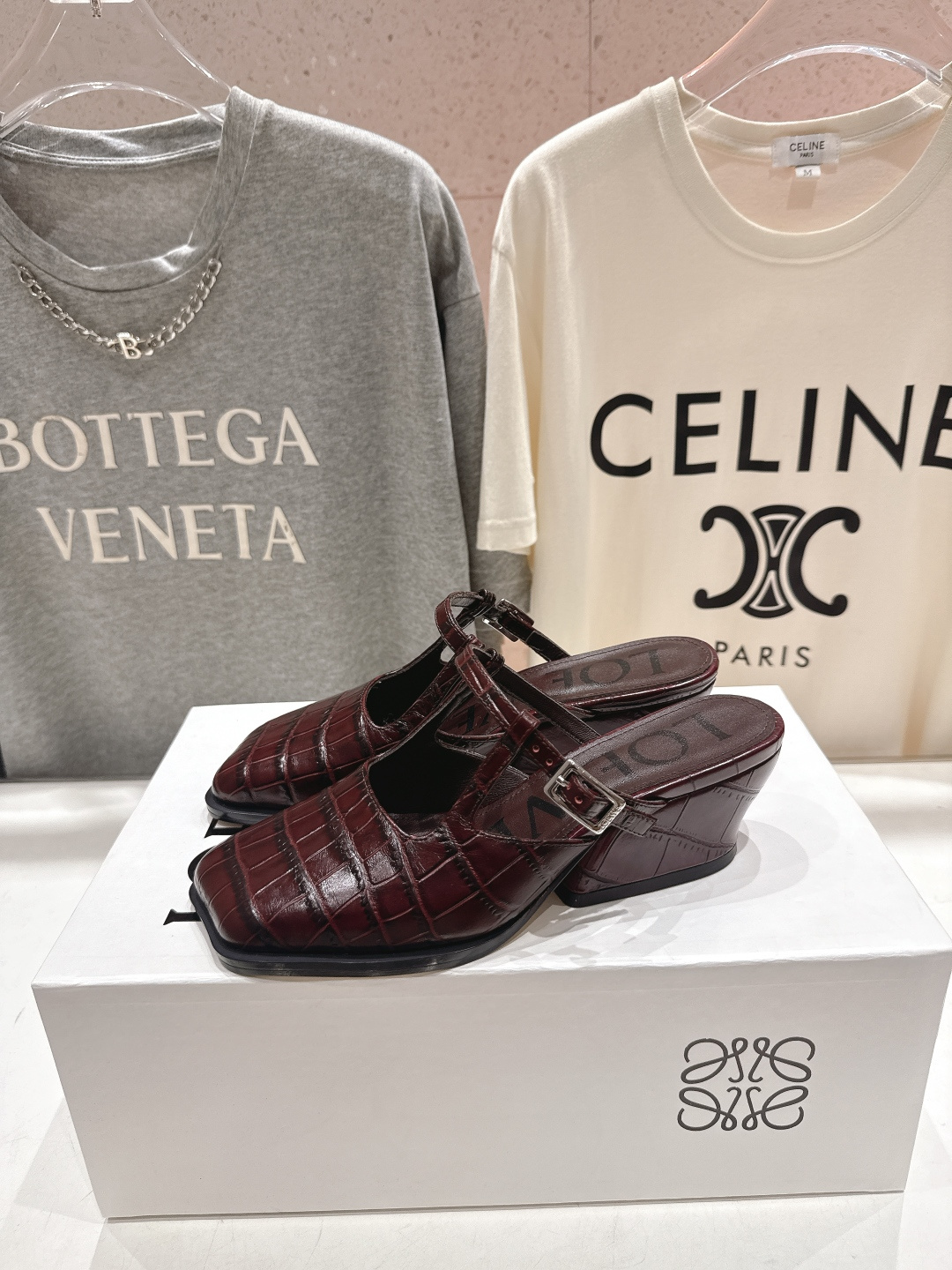 高版本出厂 LOEWE/罗意威F036 2026ss春夏新款高跟玛丽珍凉鞋芭蕾舞鞋别致的一体鞋面设计，展