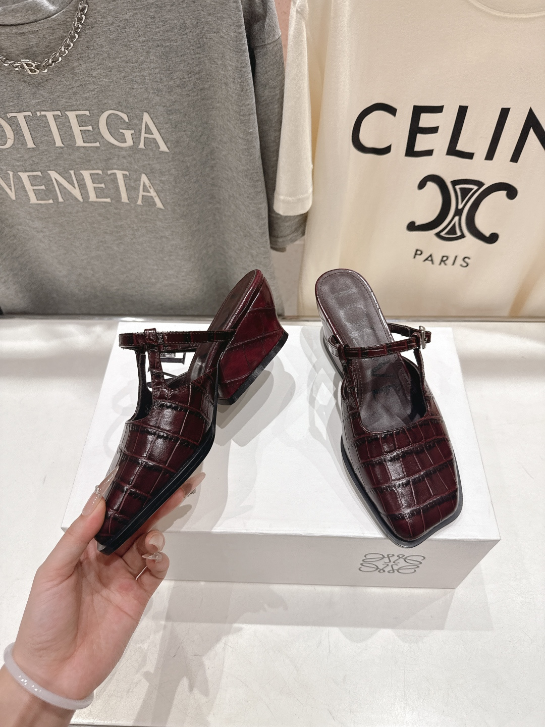 高版本出厂 LOEWE/罗意威F036 2026ss春夏新款高跟玛丽珍凉鞋芭蕾舞鞋别致的一体鞋面设计，展