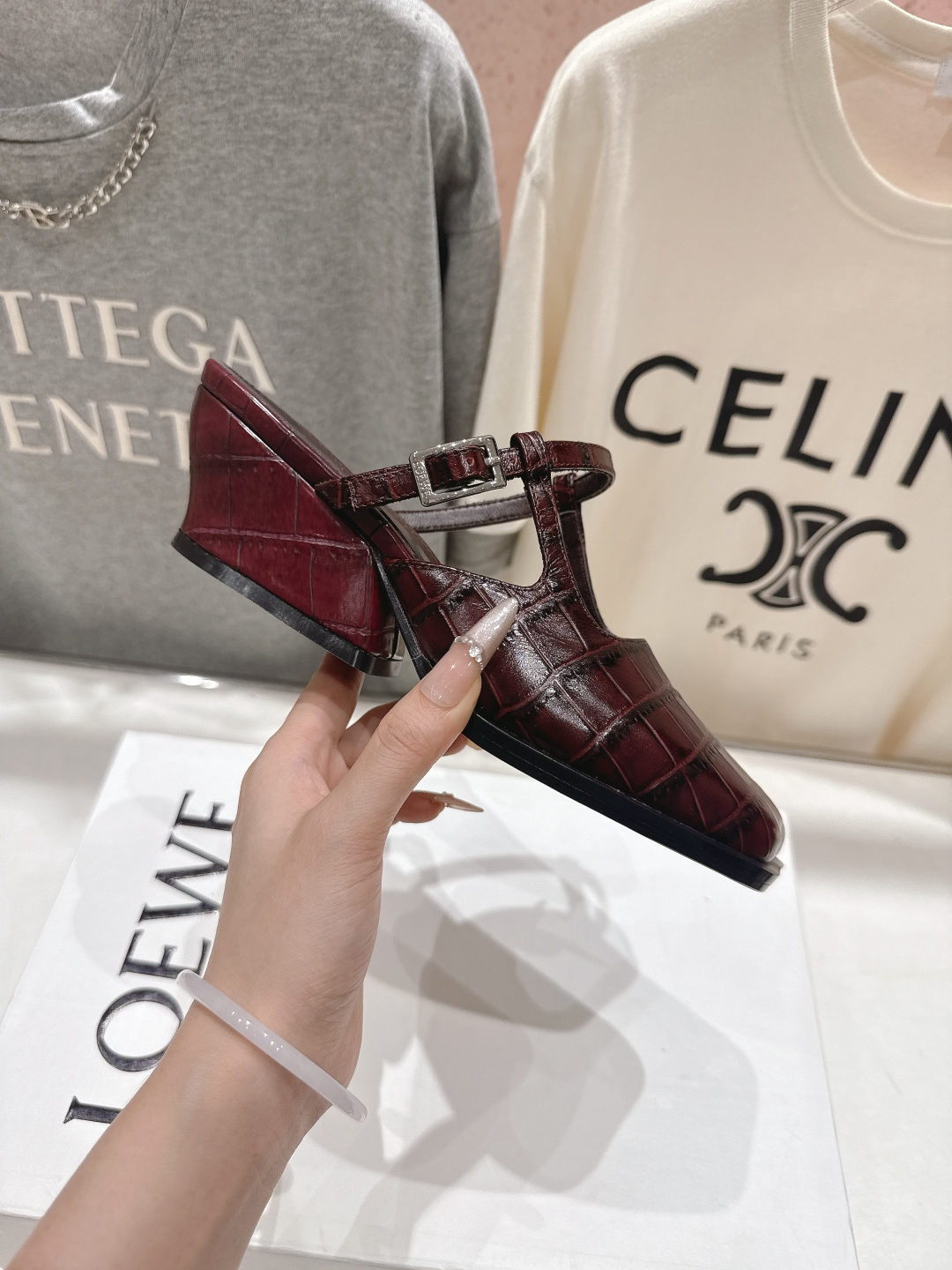 高版本出厂 LOEWE/罗意威F036 2026ss春夏新款高跟玛丽珍凉鞋芭蕾舞鞋别致的一体鞋面设计，展