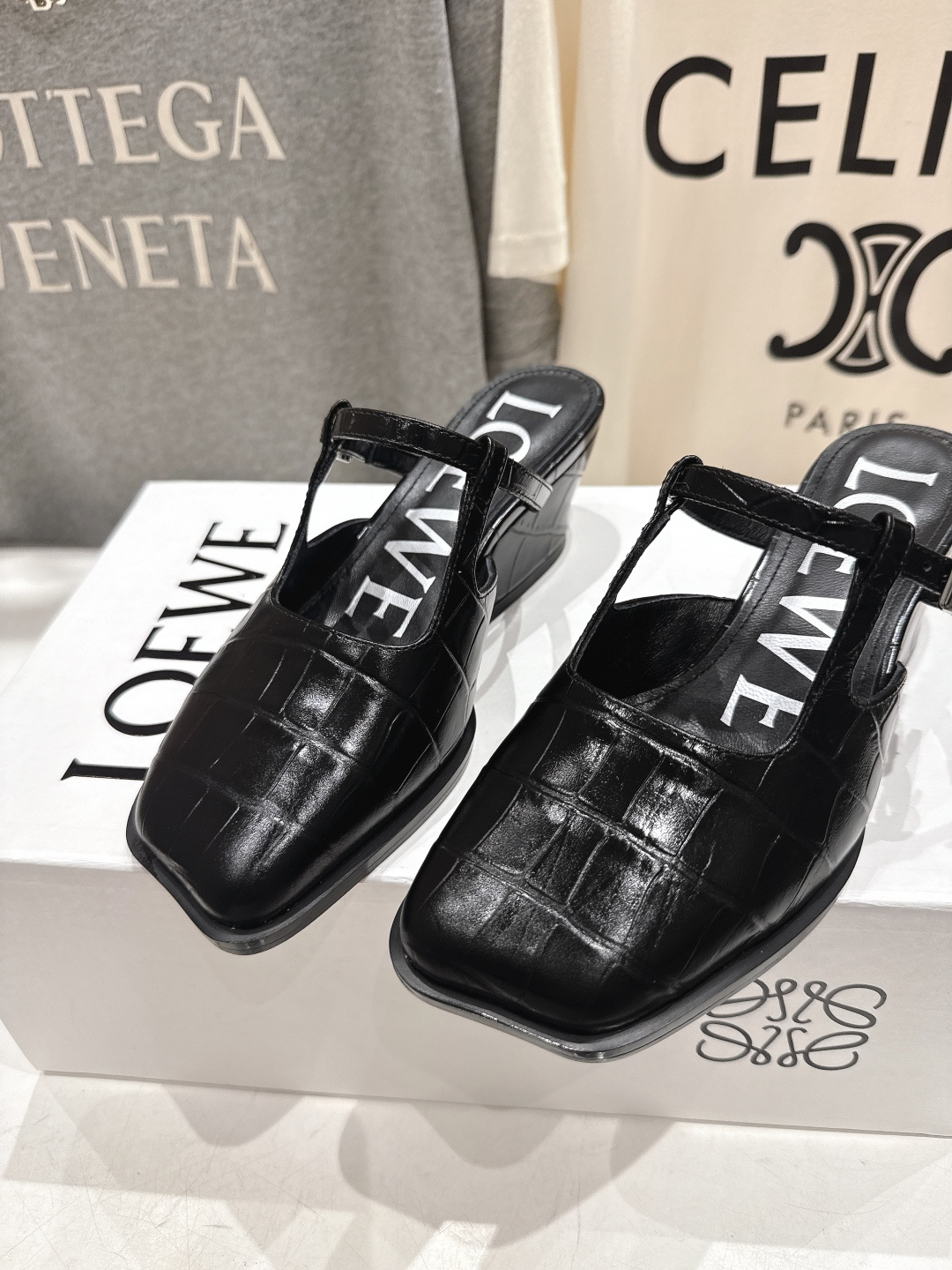 高版本出厂 LOEWE/罗意威F036 2026ss春夏新款高跟玛丽珍凉鞋芭蕾舞鞋别致的一体鞋面设计，展