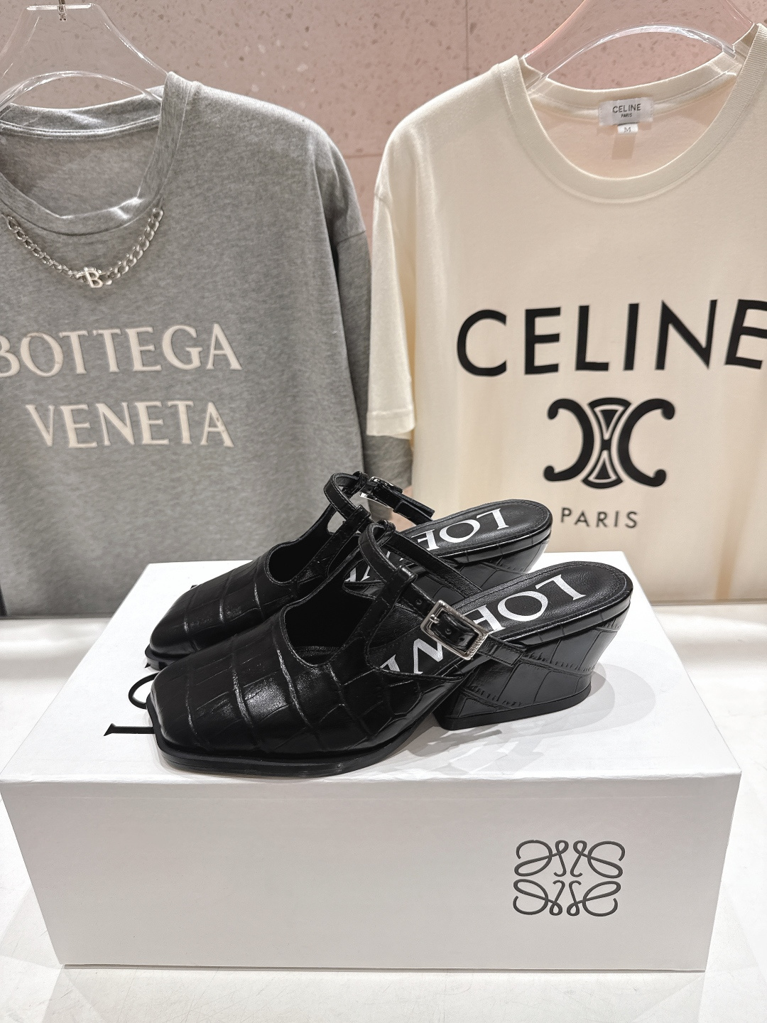 高版本出厂 LOEWE/罗意威F036 2026ss春夏新款高跟玛丽珍凉鞋芭蕾舞鞋别致的一体鞋面设计，展