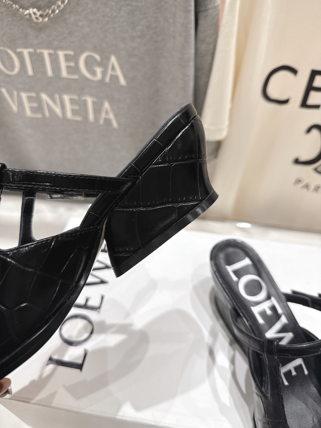 高版本出厂 LOEWE/罗意威F036 2026ss春夏新款高跟玛丽珍凉鞋芭蕾舞鞋别致的一体鞋面设计，展