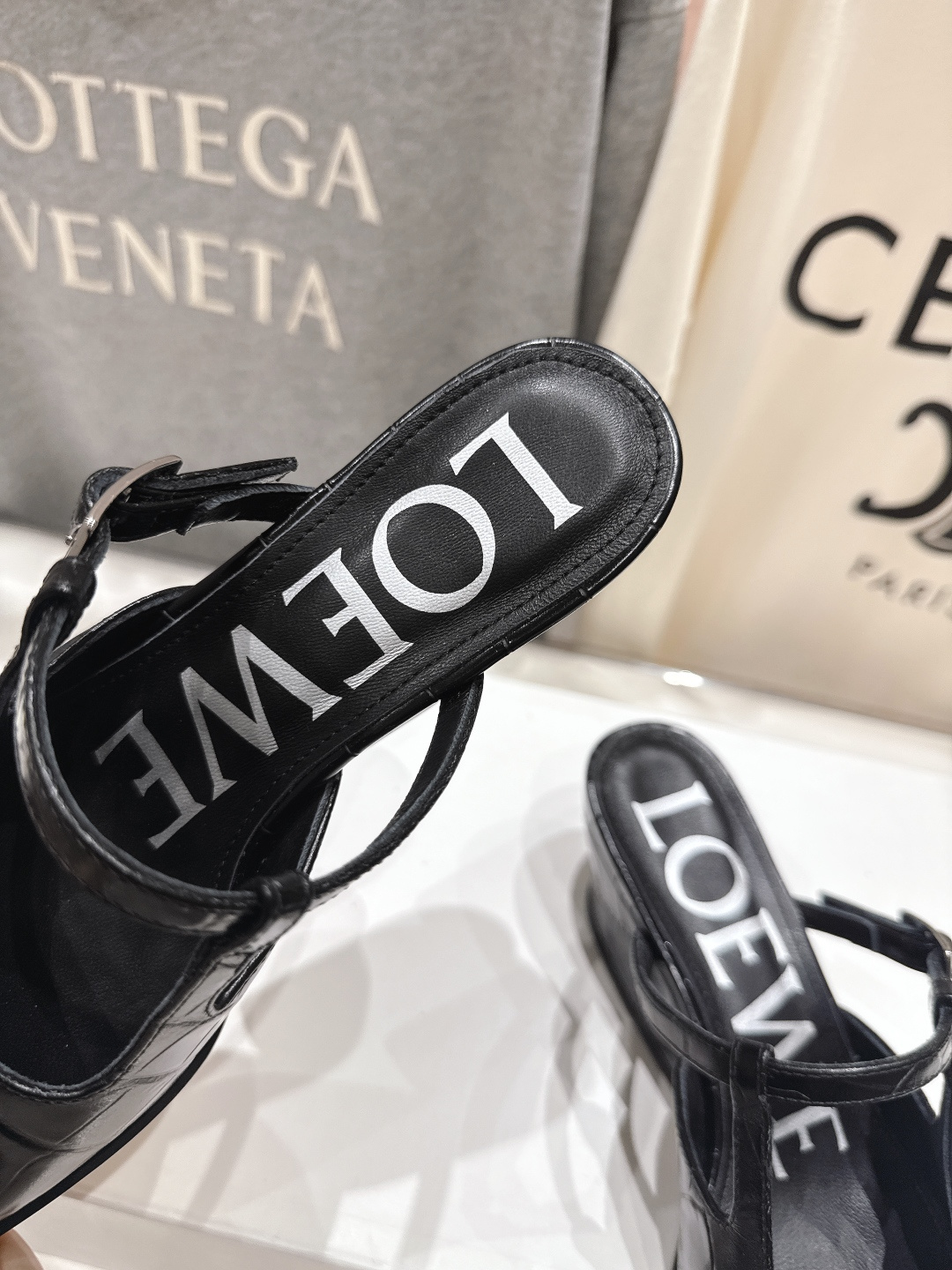 高版本出厂 LOEWE/罗意威F036 2026ss春夏新款高跟玛丽珍凉鞋芭蕾舞鞋别致的一体鞋面设计，展