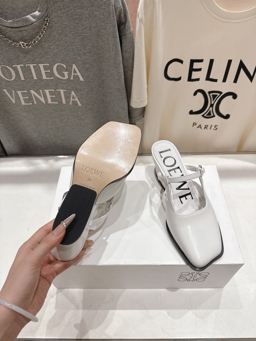 高版本出厂 LOEWE/罗意威F036 2026ss春夏新款高跟玛丽珍凉鞋芭蕾舞鞋别致的一体鞋面设计，展