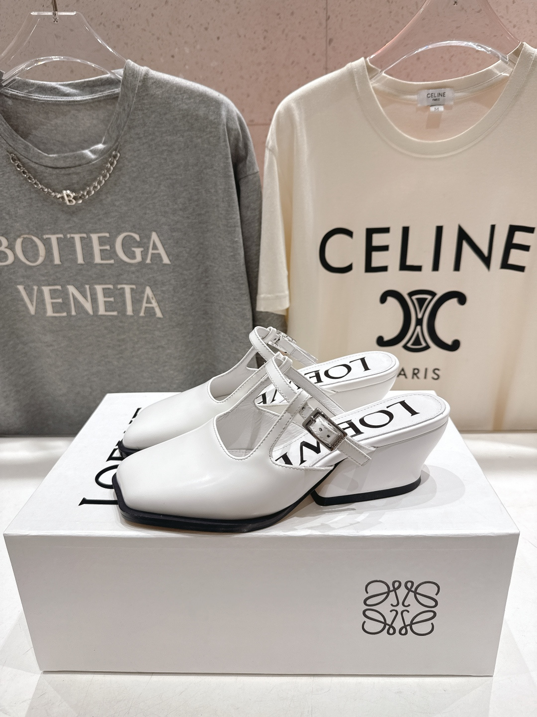 高版本出厂 LOEWE/罗意威F036 2026ss春夏新款高跟玛丽珍凉鞋芭蕾舞鞋别致的一体鞋面设计，展