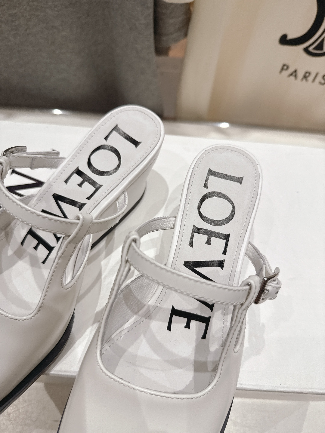 高版本出厂 LOEWE/罗意威F036 2026ss春夏新款高跟玛丽珍凉鞋芭蕾舞鞋别致的一体鞋面设计，展